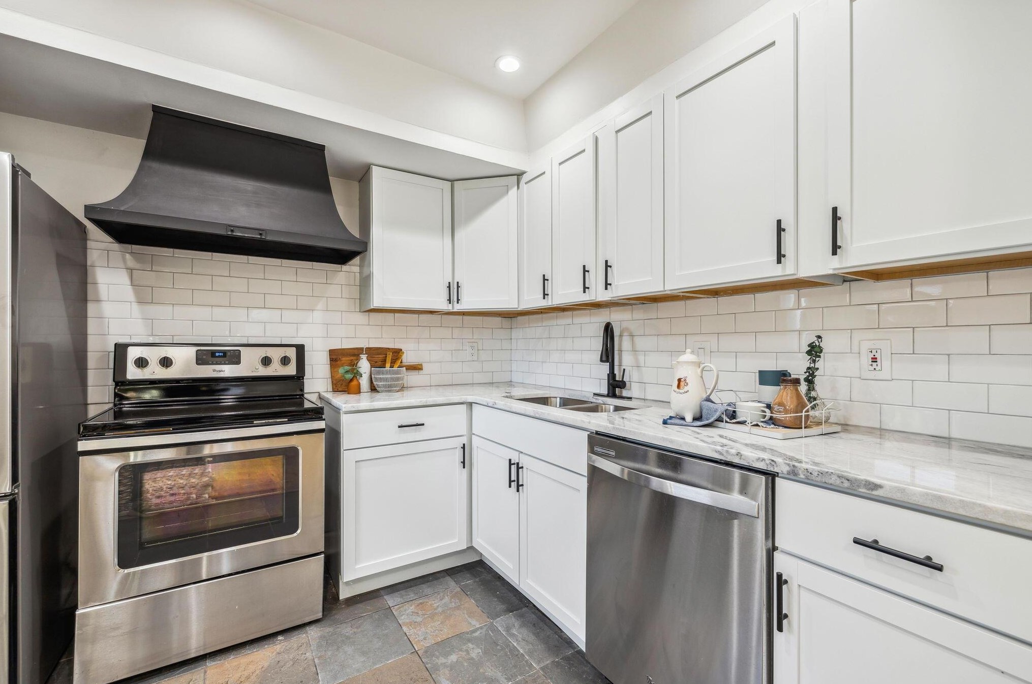 1568 Lafayette Dr, Columbus OH 43220-3867 exterior