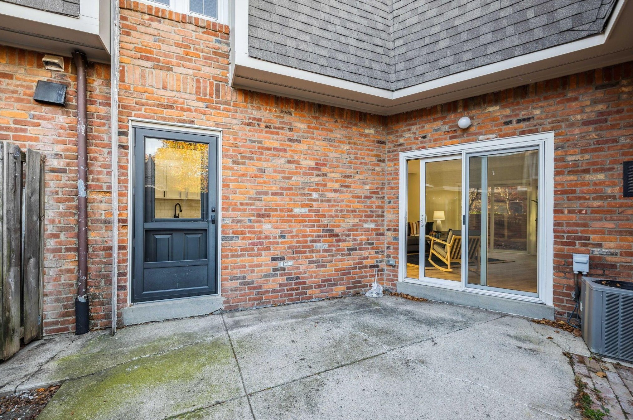 1568 Lafayette Dr, Columbus OH 43220-3867 exterior