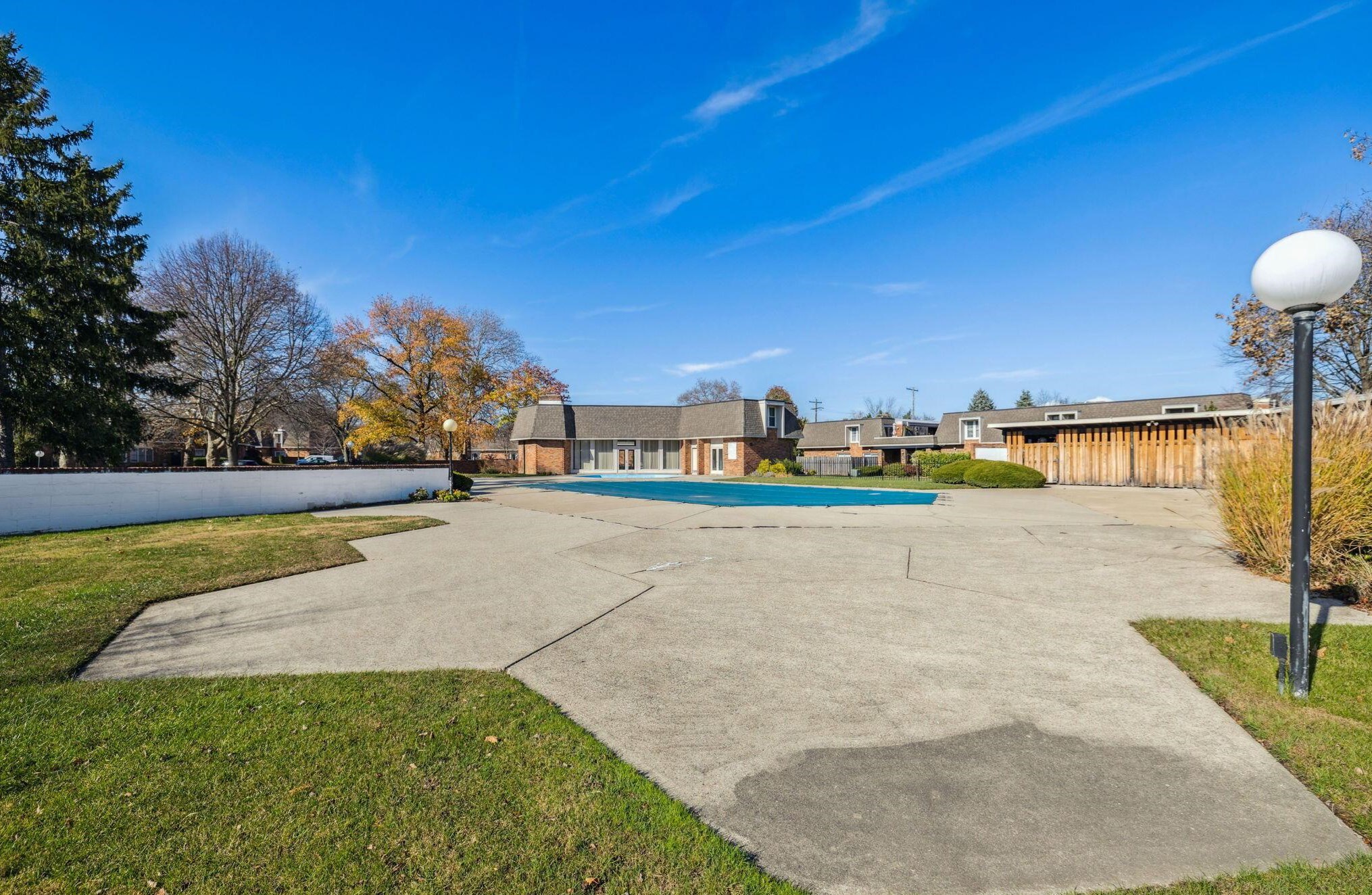 1568 Lafayette Dr, Columbus OH 43220-3867 exterior