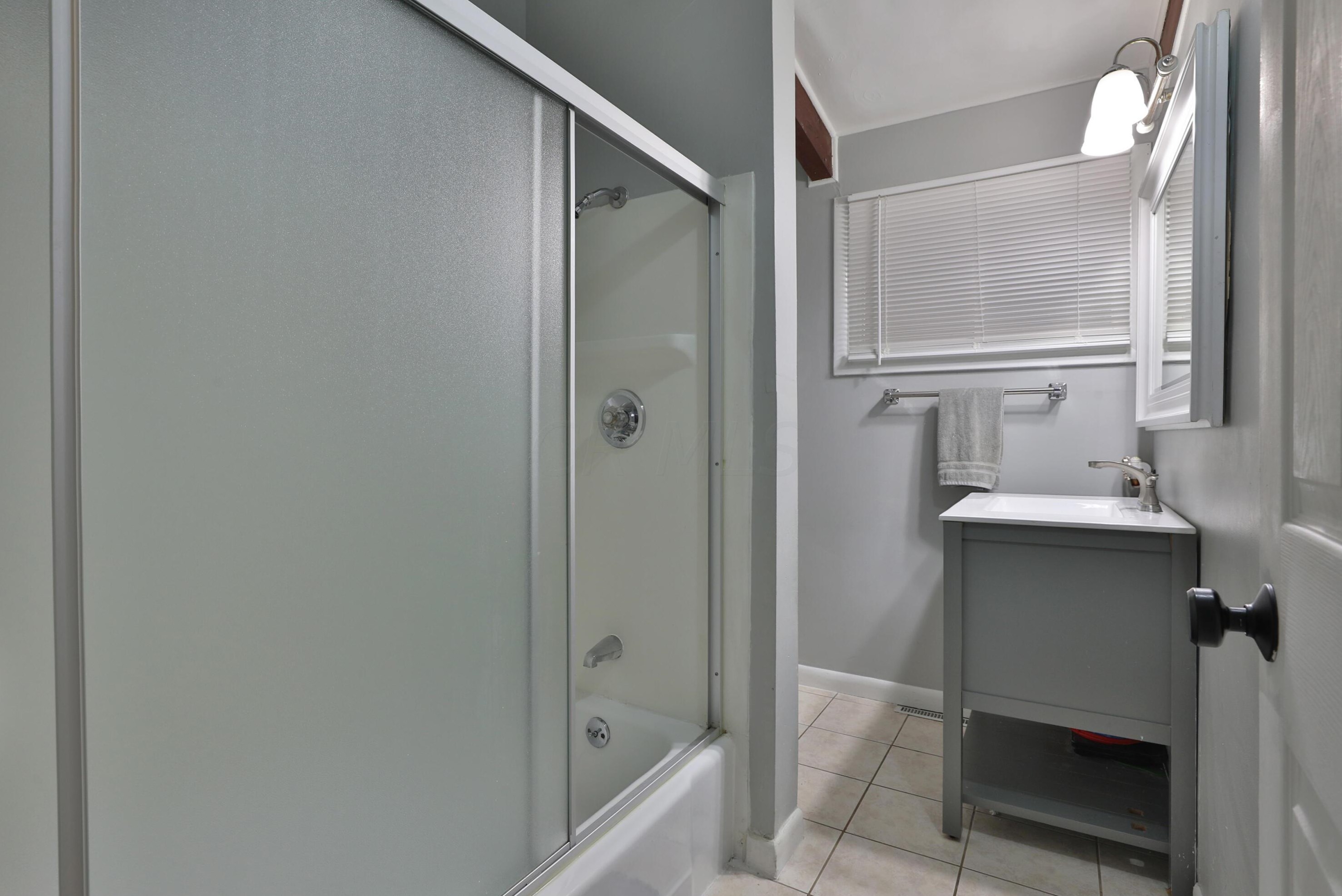 1108 Elmore Ave, Columbus OH  43224-2715 exterior