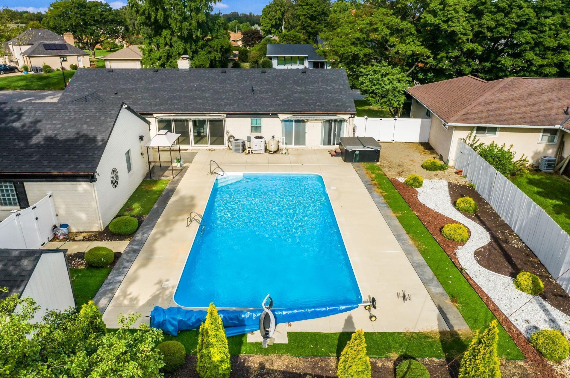 2511 Schaaf Dr, Columbus OH  43209-3209 exterior