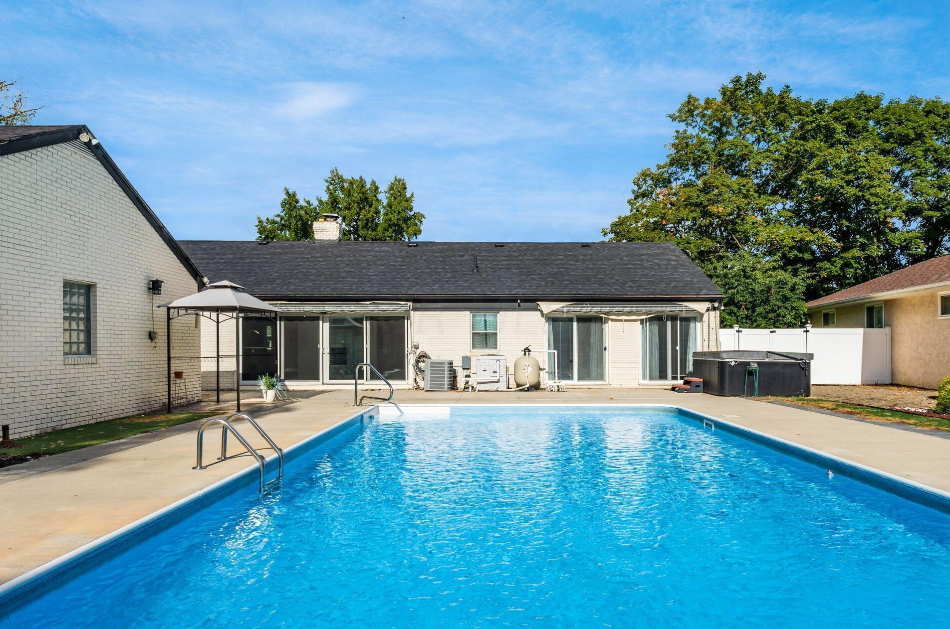 2511 Schaaf Dr, Columbus OH  43209-3209 exterior