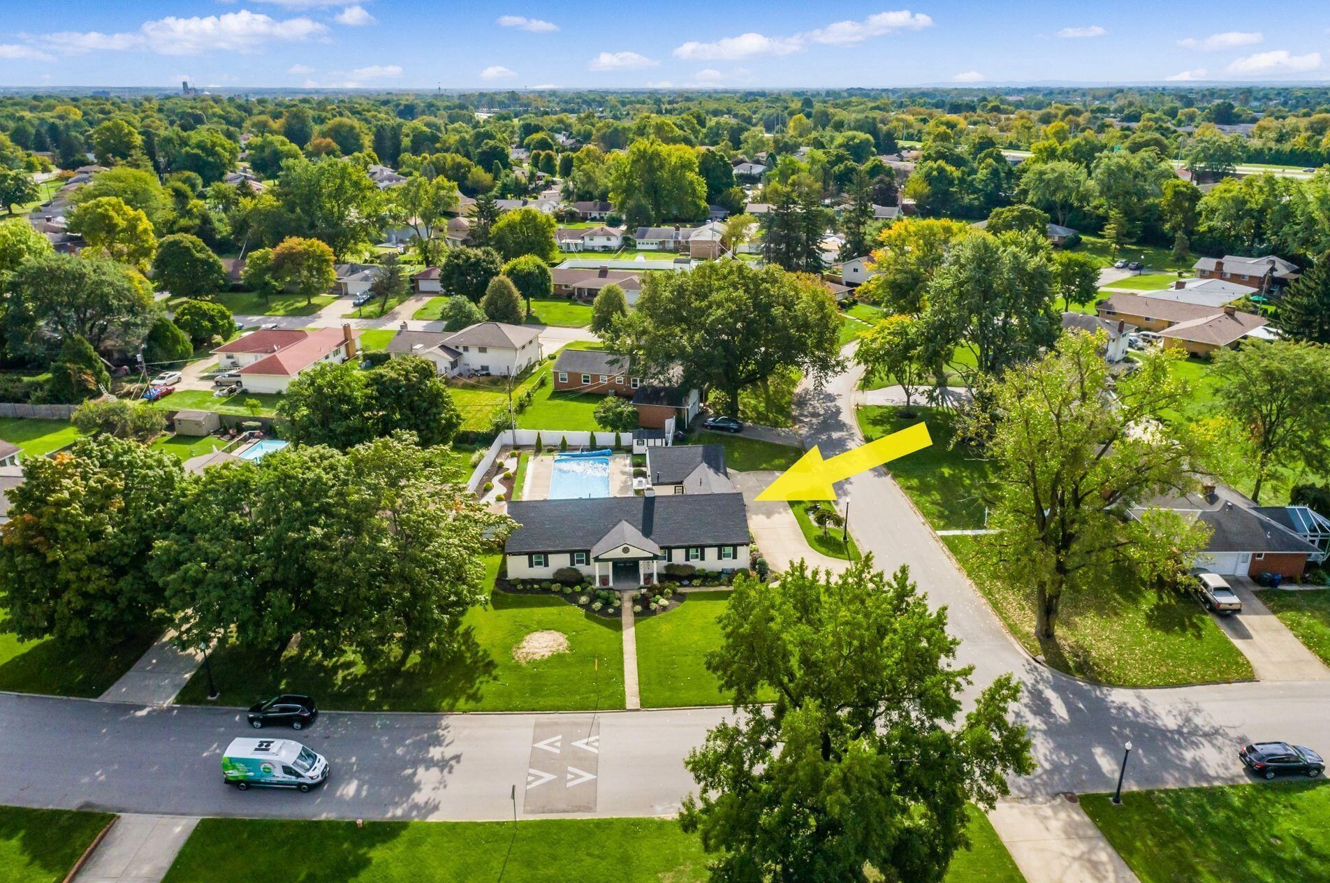 2511 Schaaf Dr, Columbus OH  43209-3209 exterior