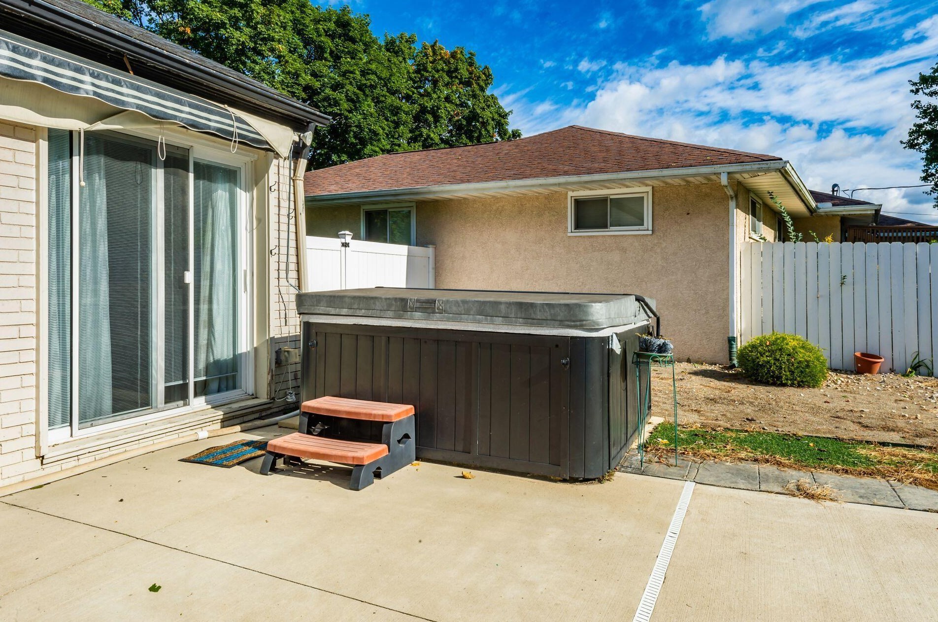 2511 Schaaf Dr, Columbus OH  43209-3209 exterior