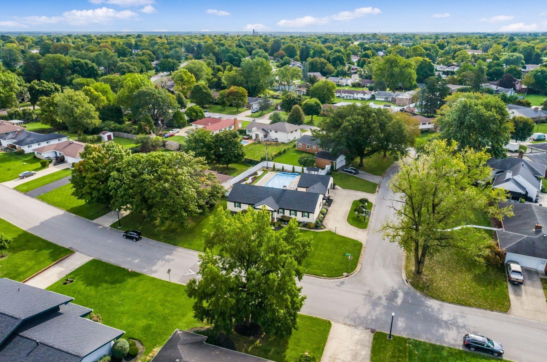 2511 Schaaf Dr, Columbus OH  43209-3209 exterior