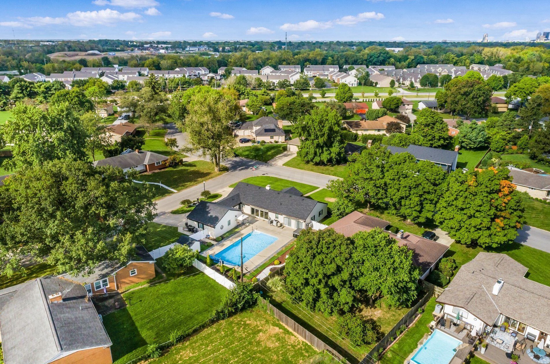 2511 Schaaf Dr, Columbus OH  43209-3209 exterior