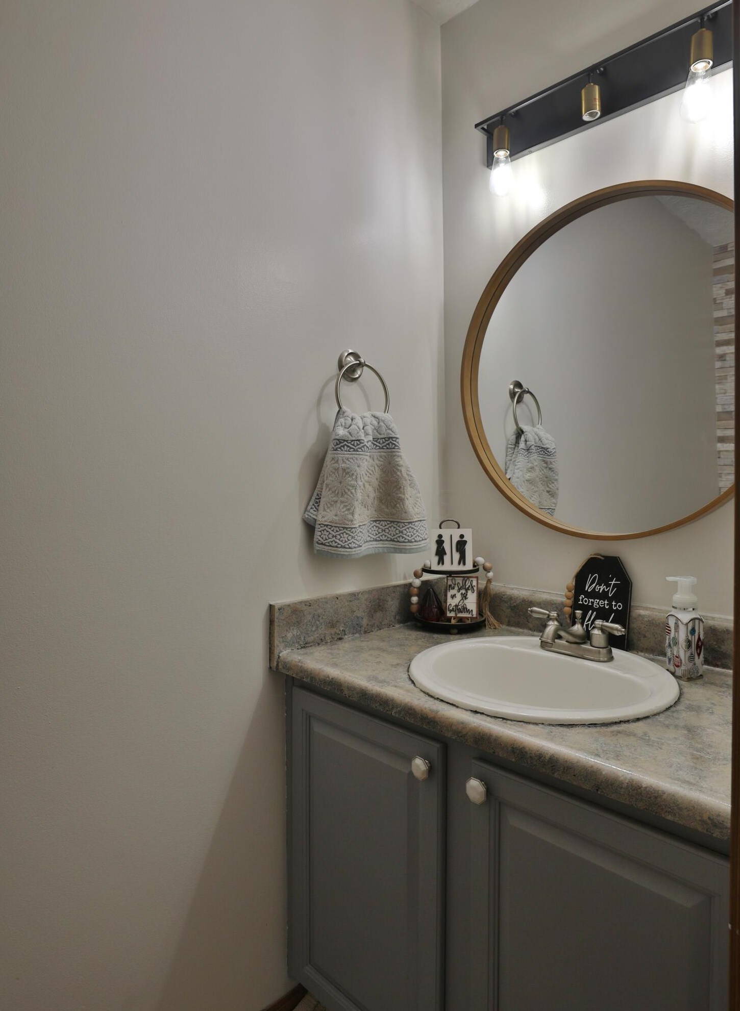 580 Euclid Ave, Ashville OH  43103-2512 exterior