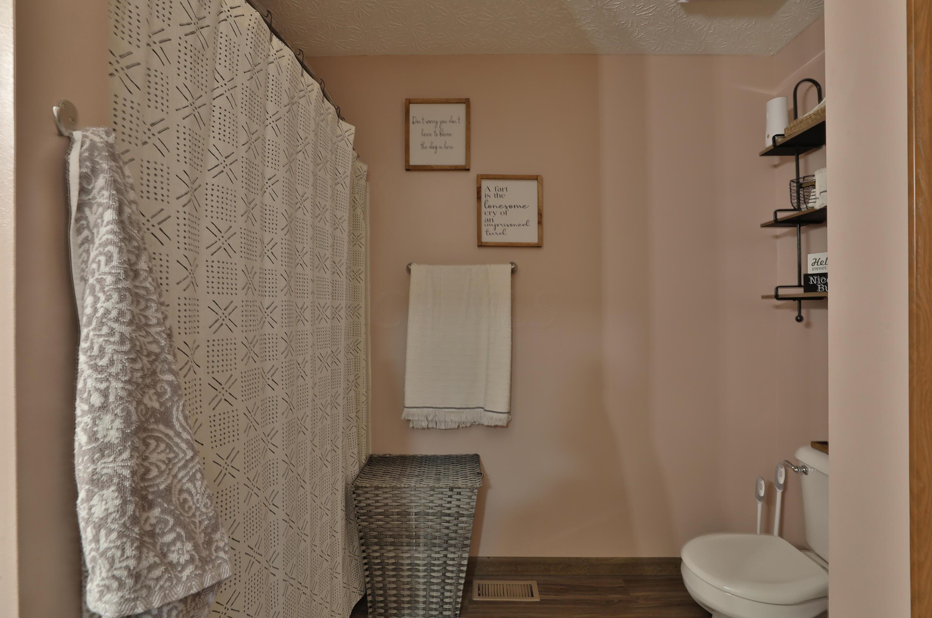 580 Euclid Ave, Ashville OH  43103-2512 exterior