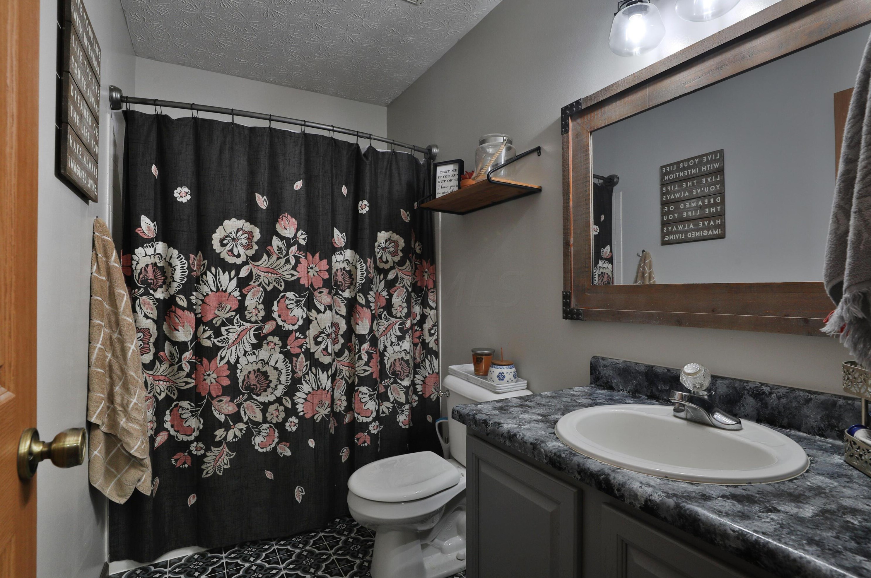 580 Euclid Ave, Ashville OH  43103-2512 exterior