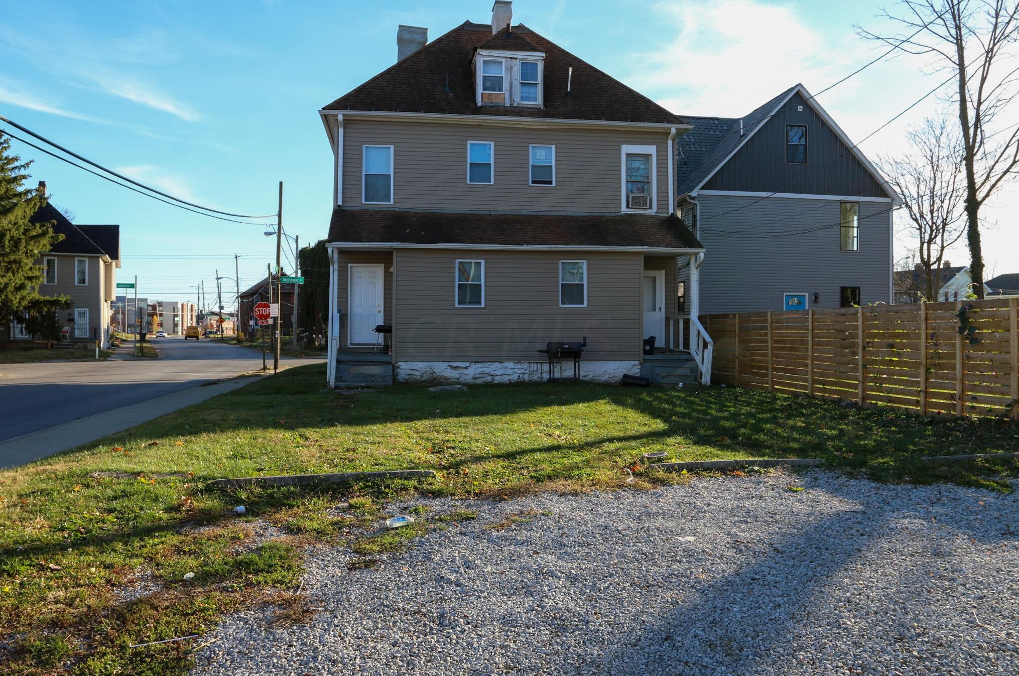 1270 Atcheson St, Columbus OH  43203-1114 exterior