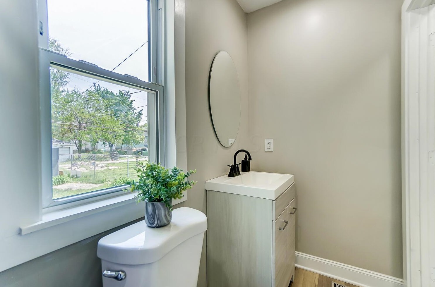 70 Burgess Ave, Columbus OH  43204-3251 exterior