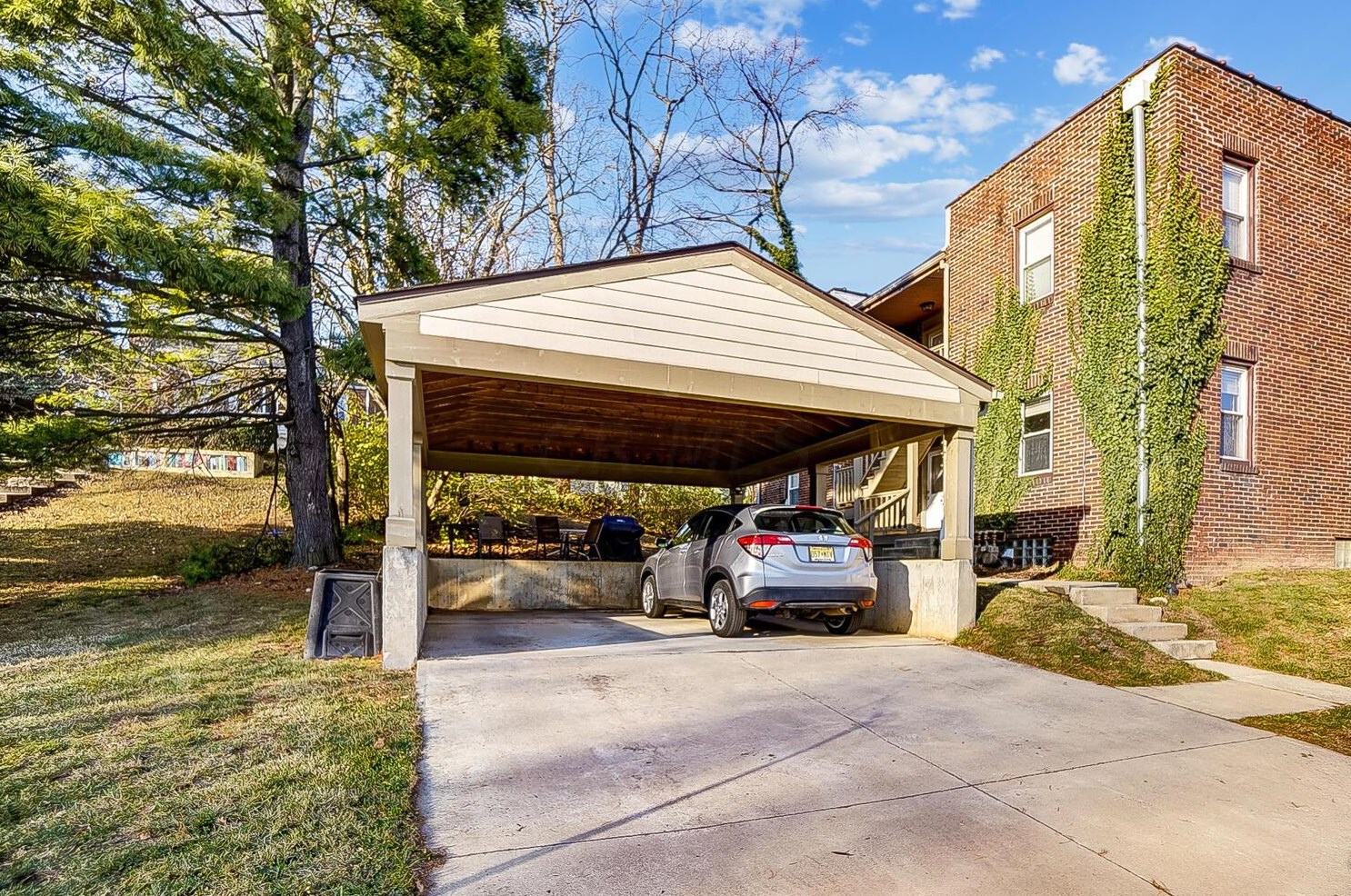 1073 Northwest Blvd, Columbus OH  43212-3632 exterior