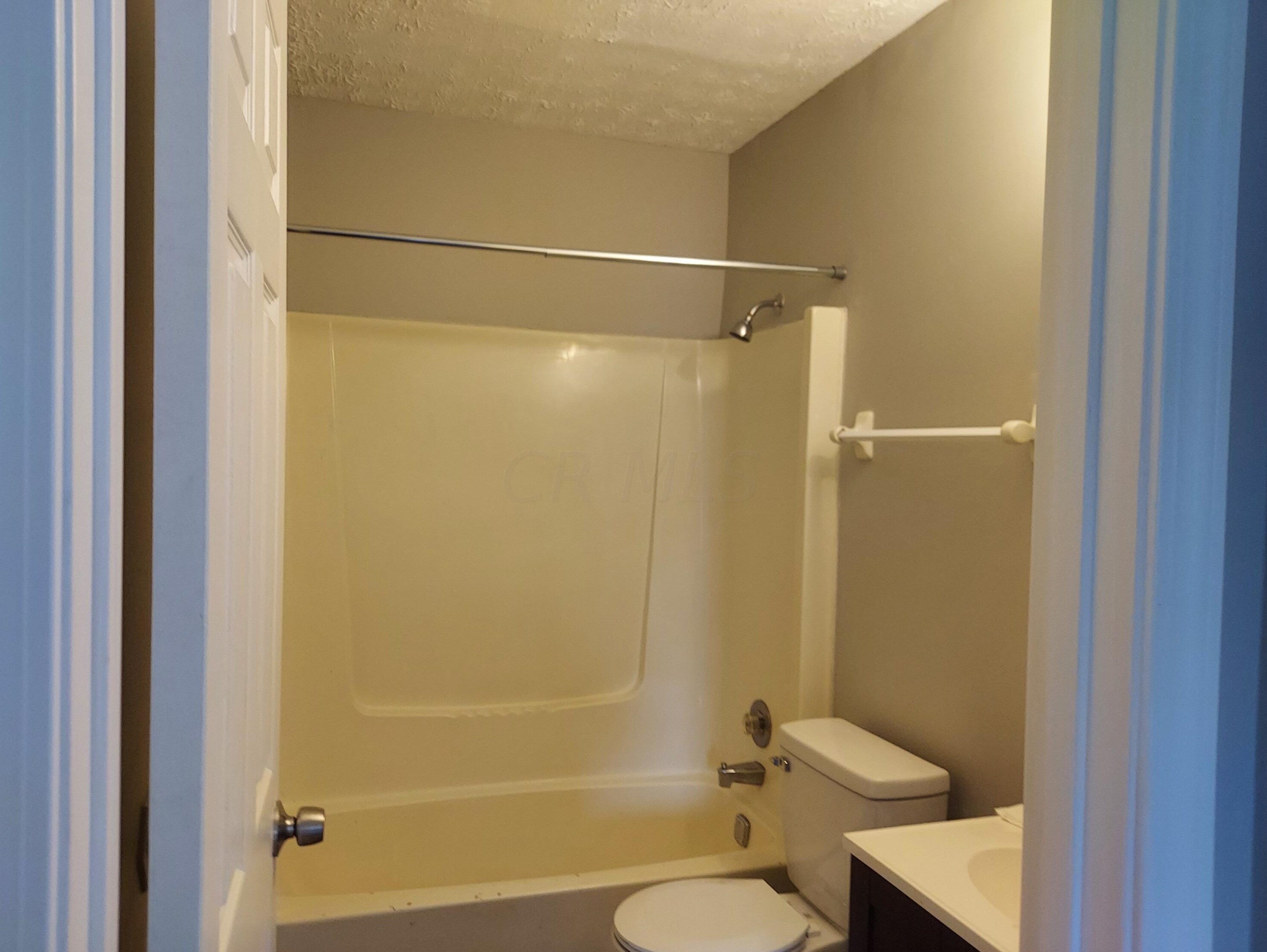 822 Whitethorne Ave, Columbus OH 43223-2025 exterior