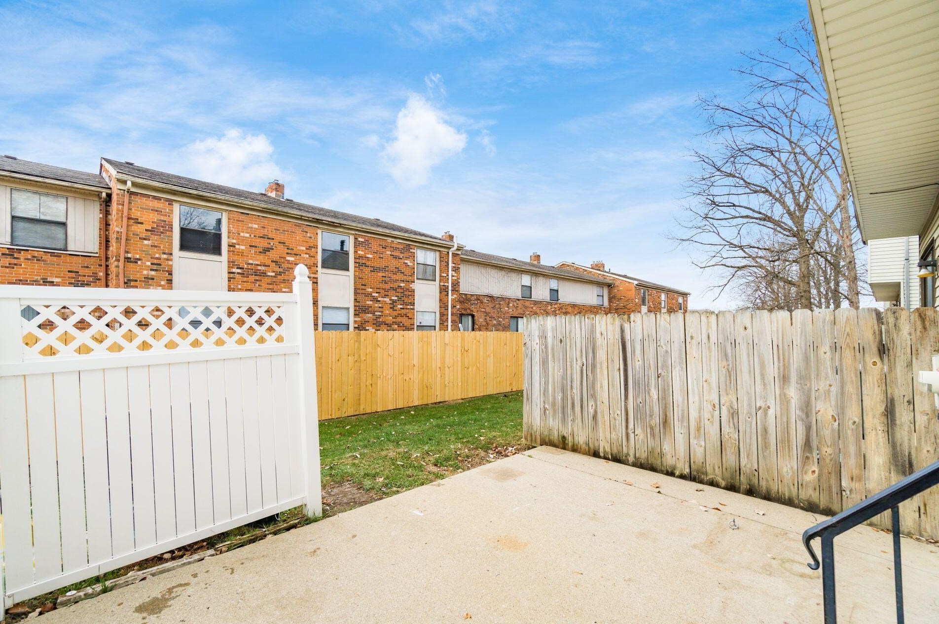 4843 Snowbird Cir, Columbus OH  43229-5628 exterior