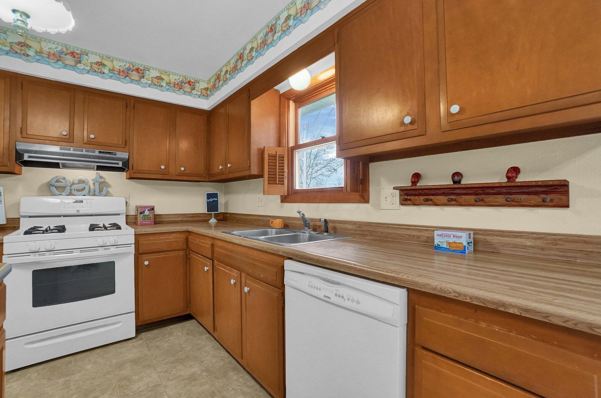 6569 Bosworth Sq, Columbus OH 43229-1328 exterior