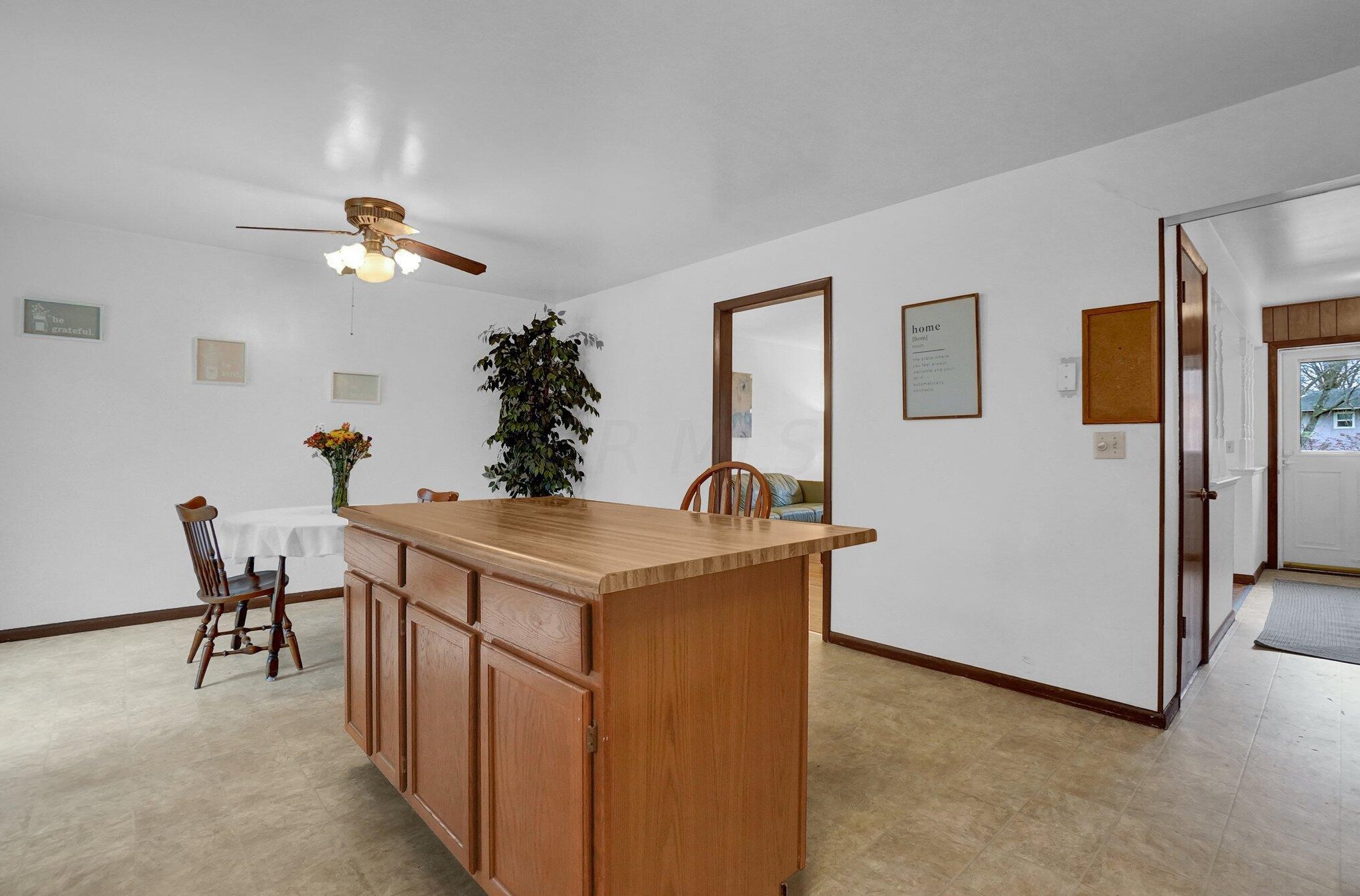 6569 Bosworth Sq, Columbus OH 43229-1328 exterior