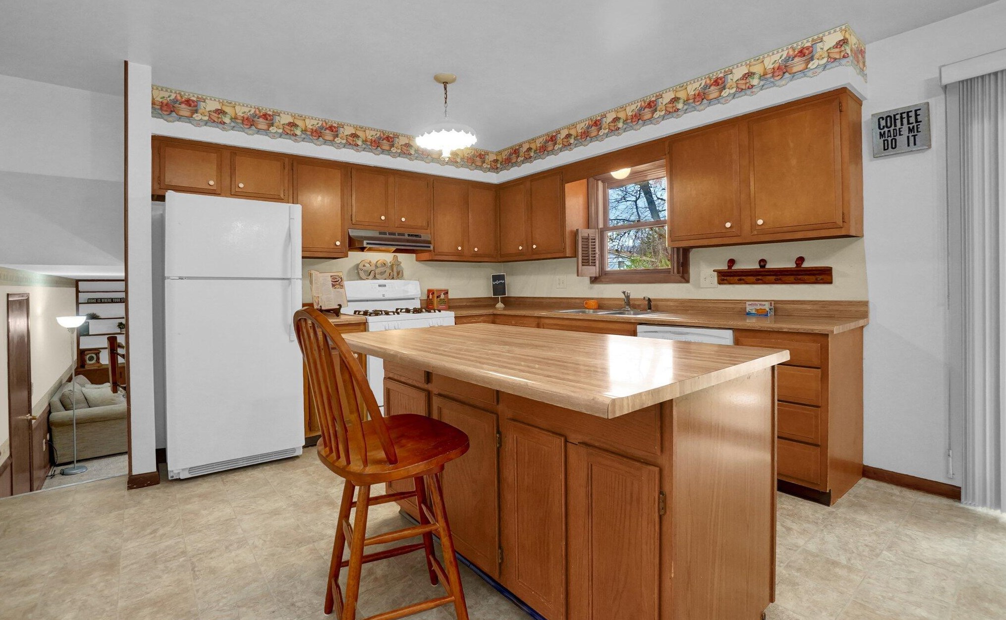 6569 Bosworth Sq, Columbus OH 43229-1328 exterior