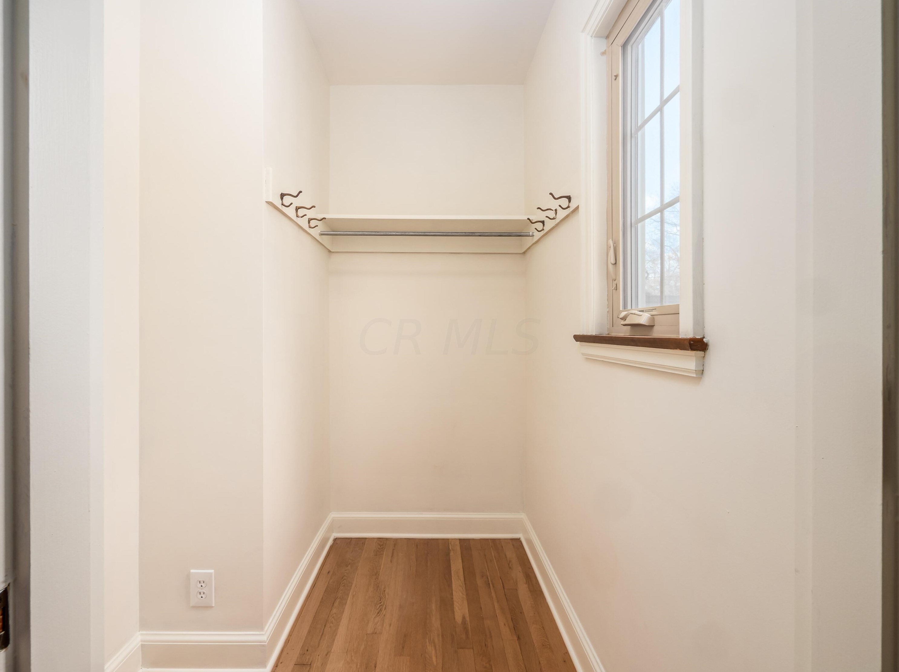 2529 Broad St, Columbus OH  43204-3322 exterior