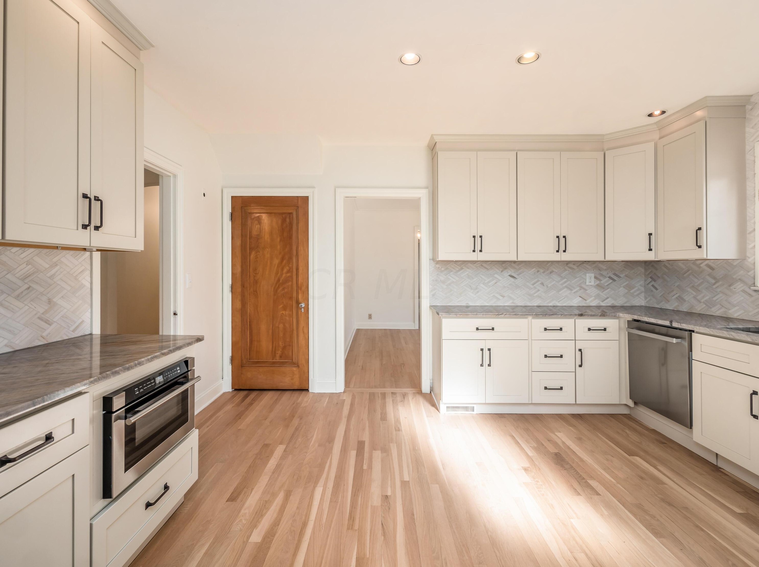 2529 Broad St, Columbus OH  43204-3322 exterior