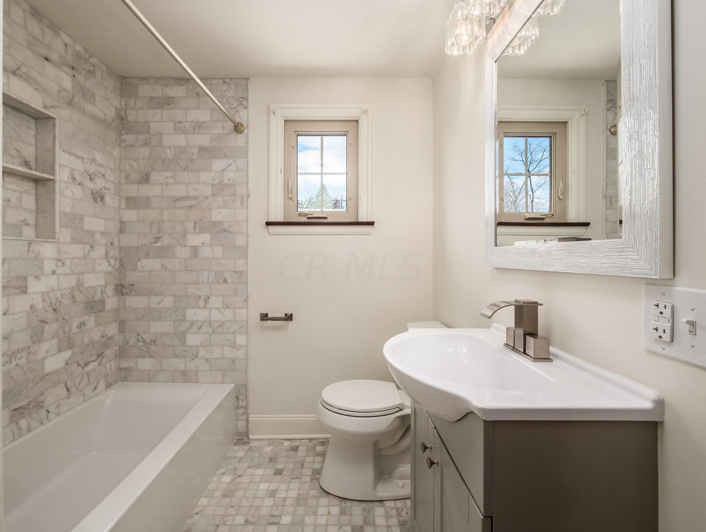 2529 Broad St, Columbus OH  43204-3322 exterior