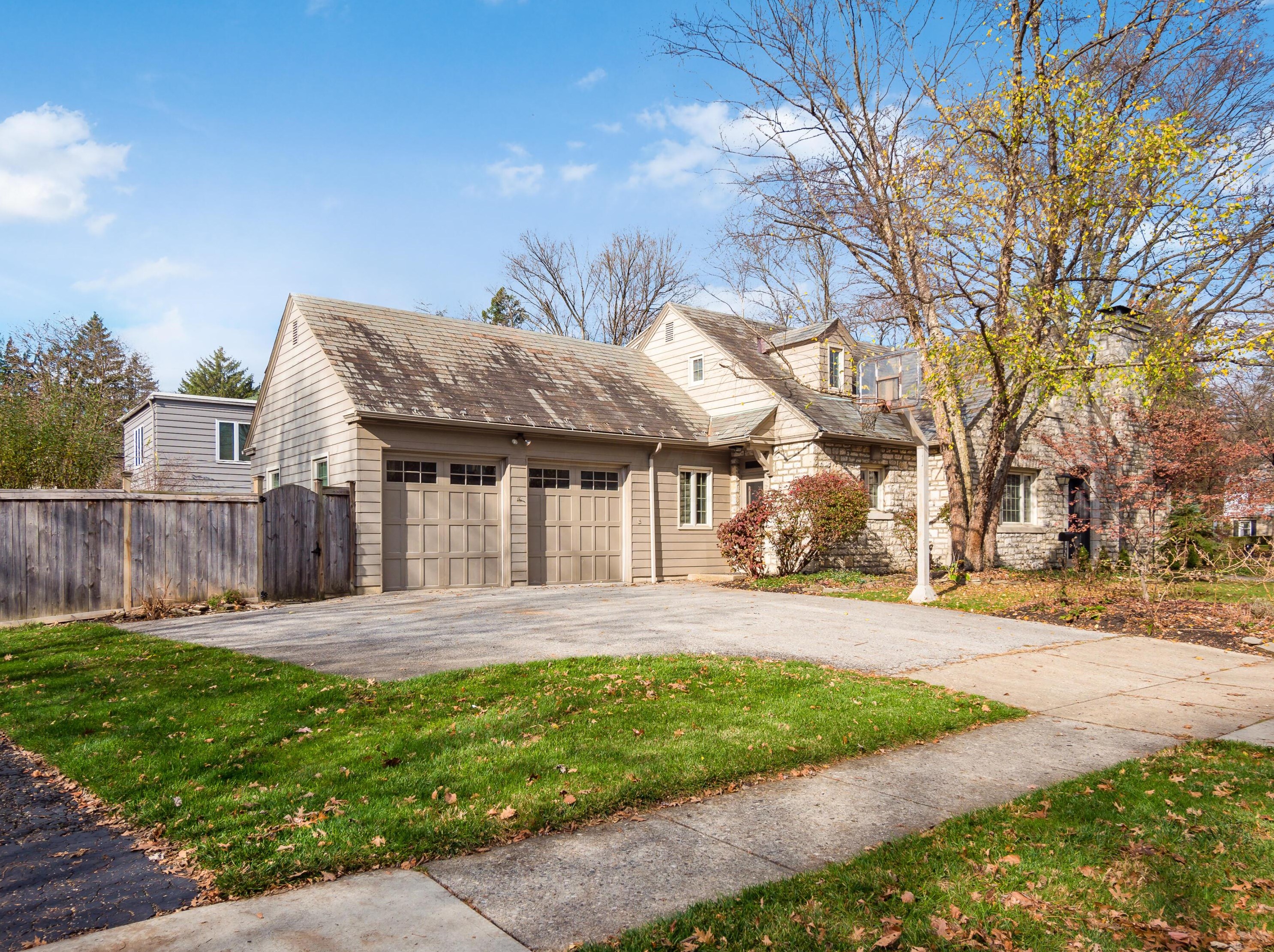 2529 Broad St, Columbus OH  43204-3322 exterior