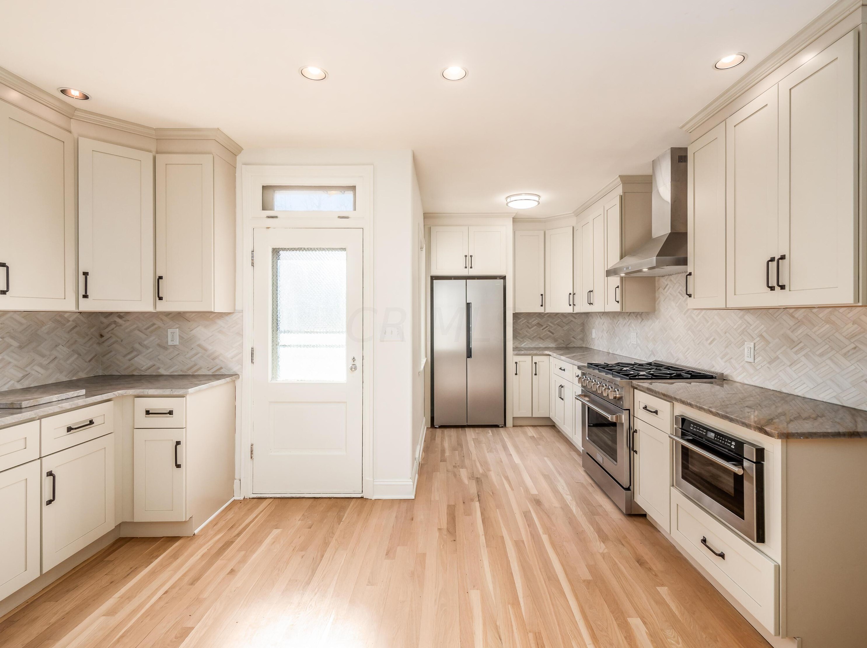 2529 Broad St, Columbus OH  43204-3322 exterior