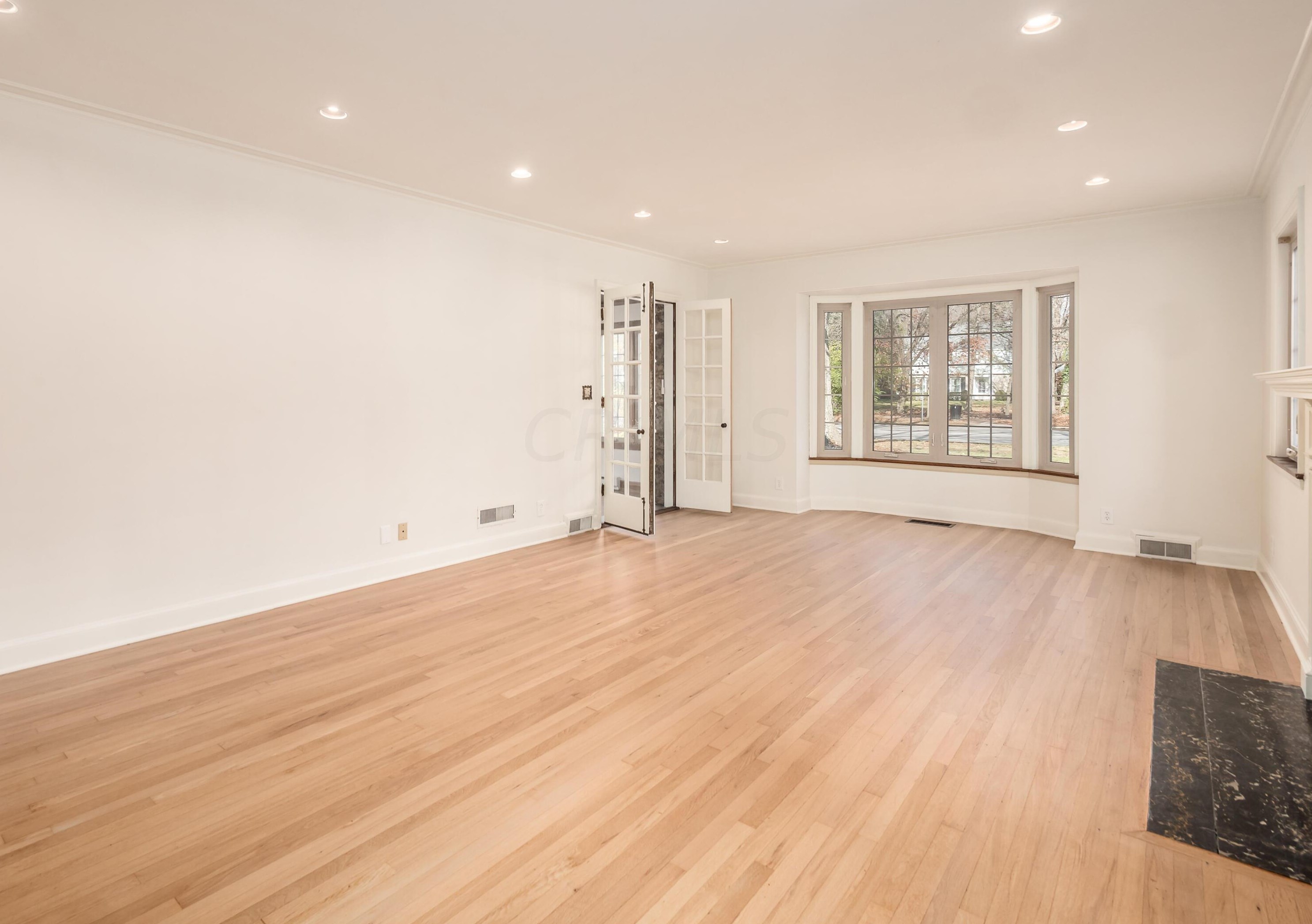 2529 Broad St, Columbus OH  43204-3322 exterior