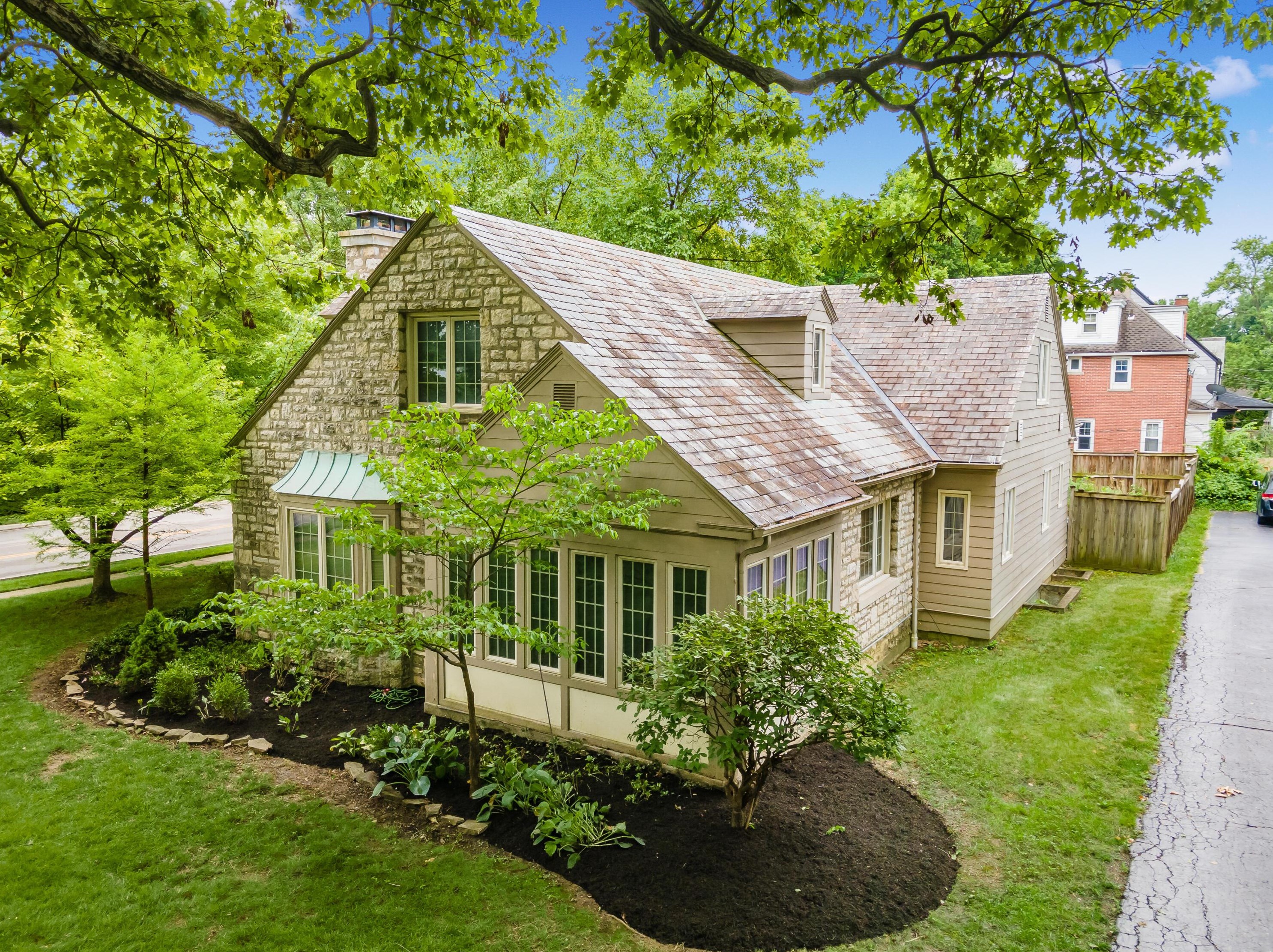 2529 Broad St, Columbus OH  43204-3322 exterior