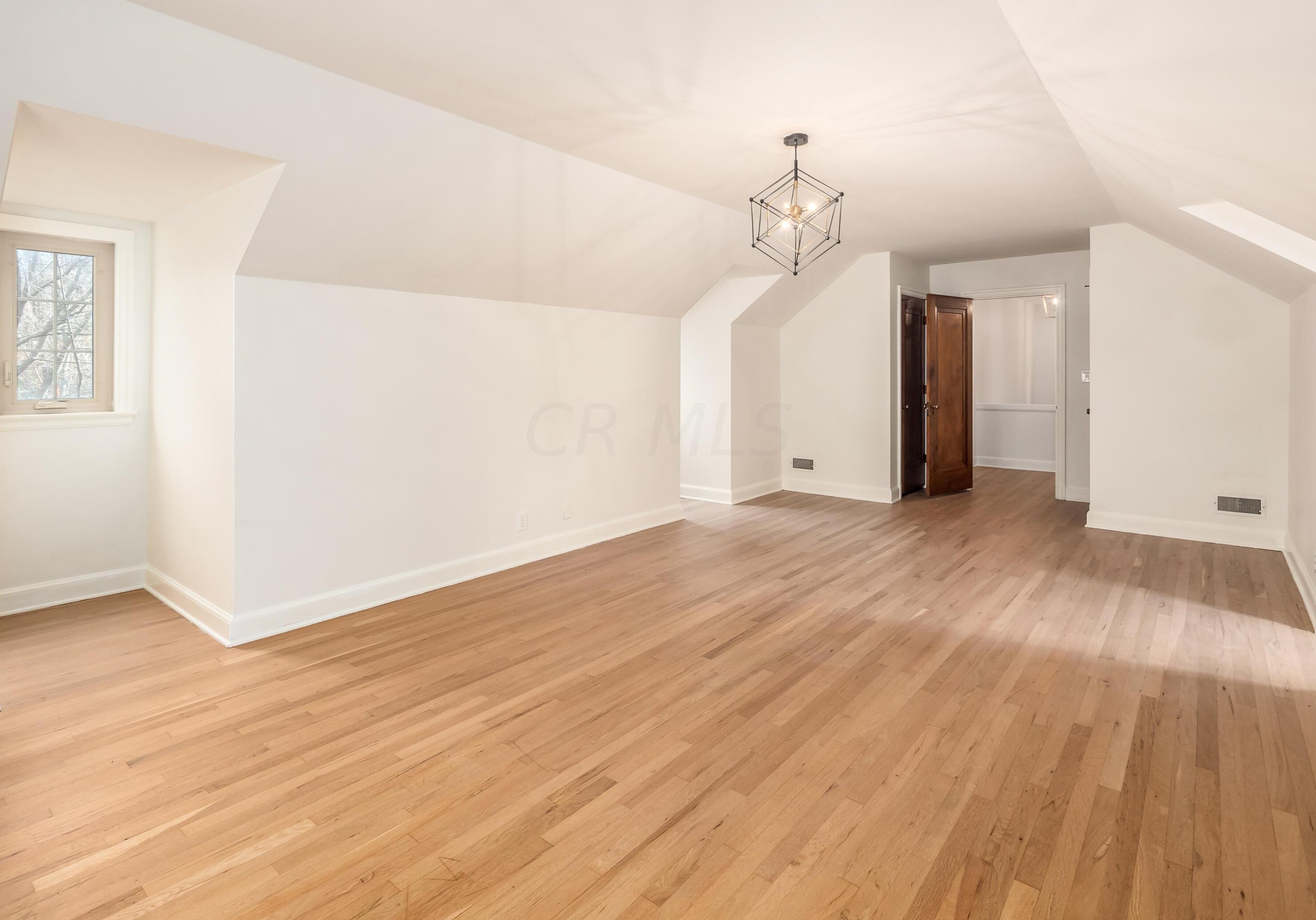 2529 Broad St, Columbus OH  43204-3322 exterior