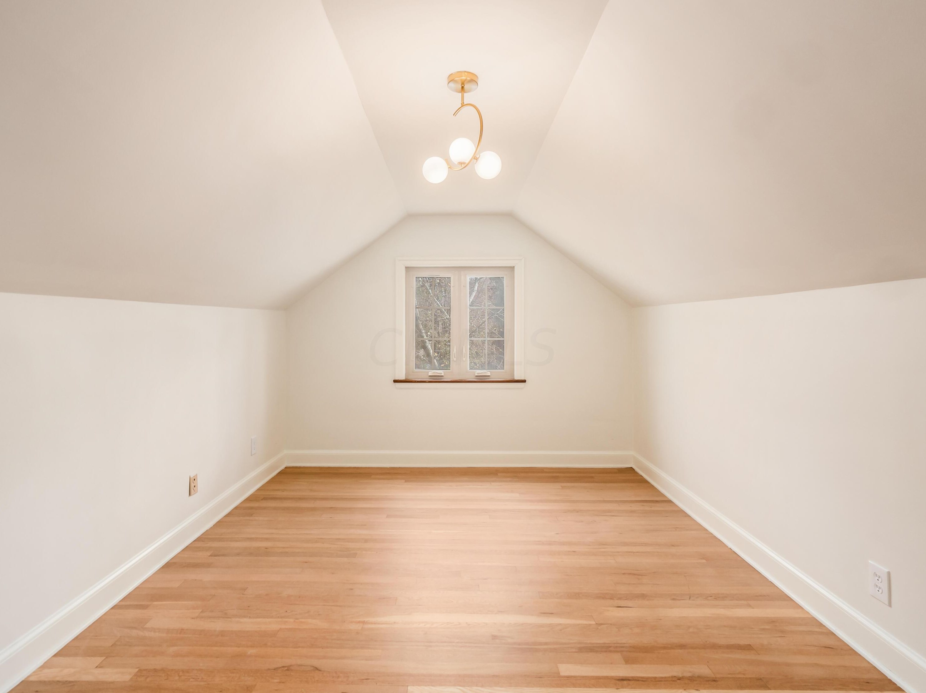 2529 Broad St, Columbus OH  43204-3322 exterior