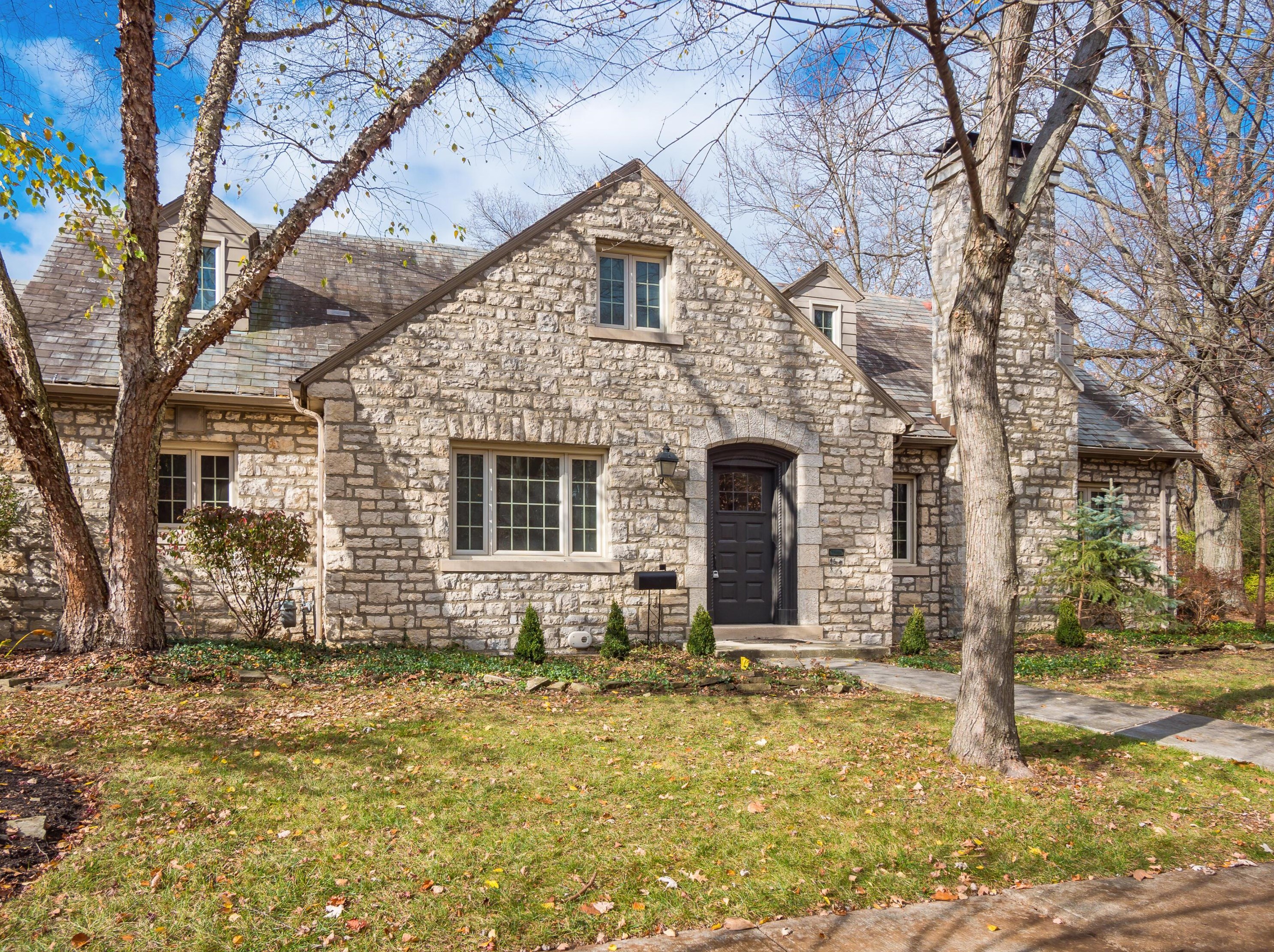 2529 Broad St, Columbus OH  43204-3322 exterior