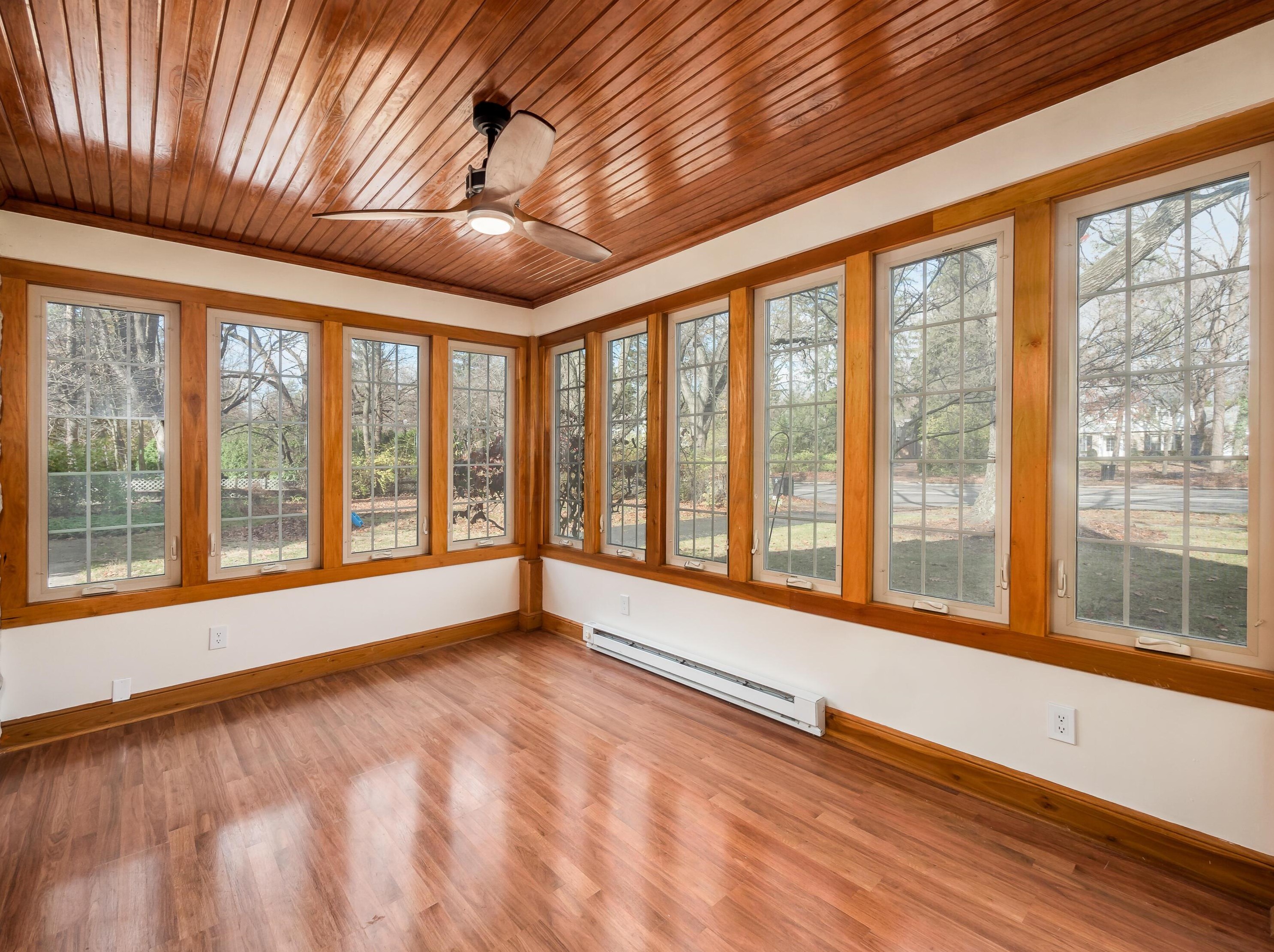 2529 Broad St, Columbus OH  43204-3322 exterior