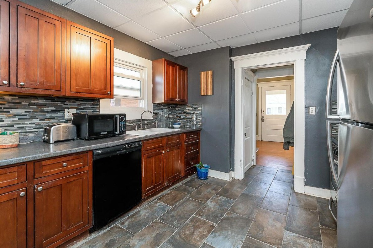 223 Monroe Ave, Columbus OH 43203-1443 exterior