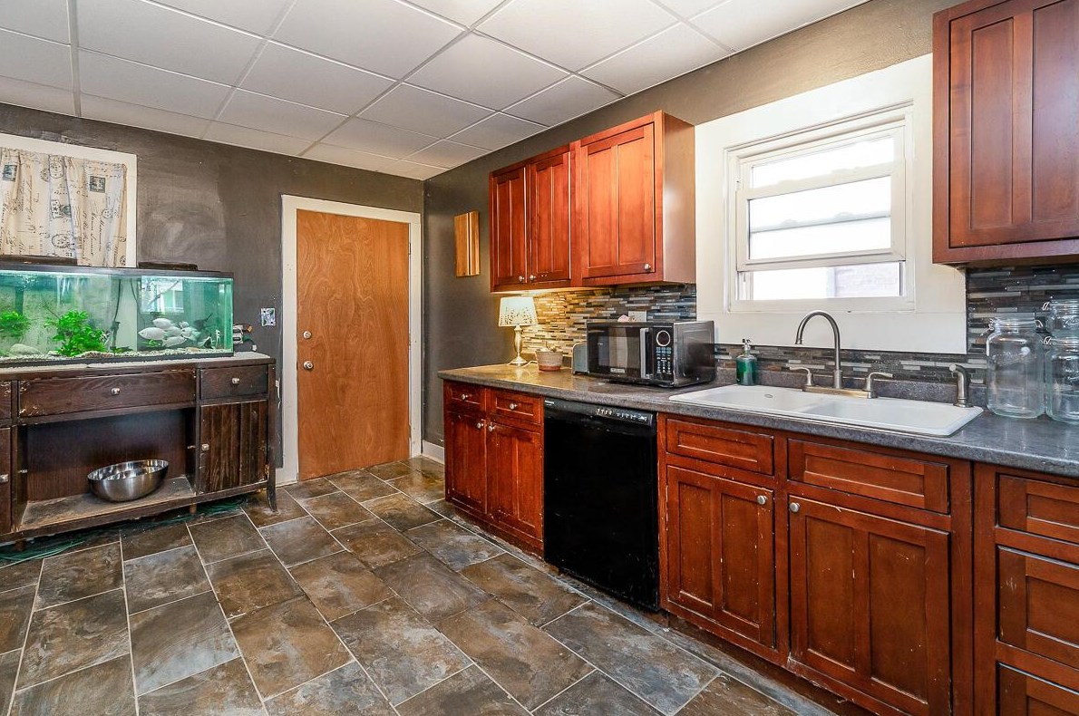 223 Monroe Ave, Columbus OH 43203-1443 exterior