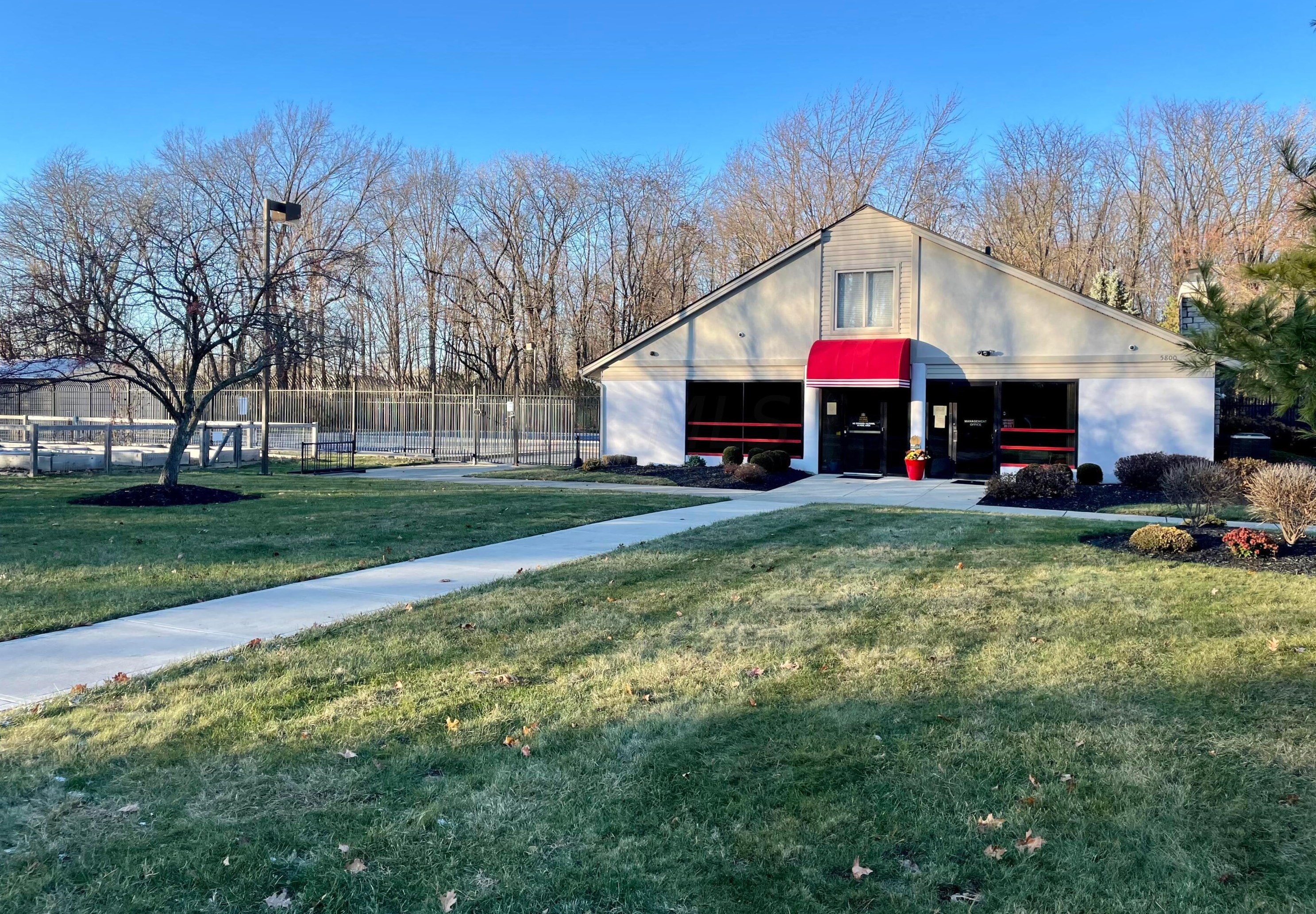 5617 Everbrook Dr, Hilliard OH  43026-8616 exterior