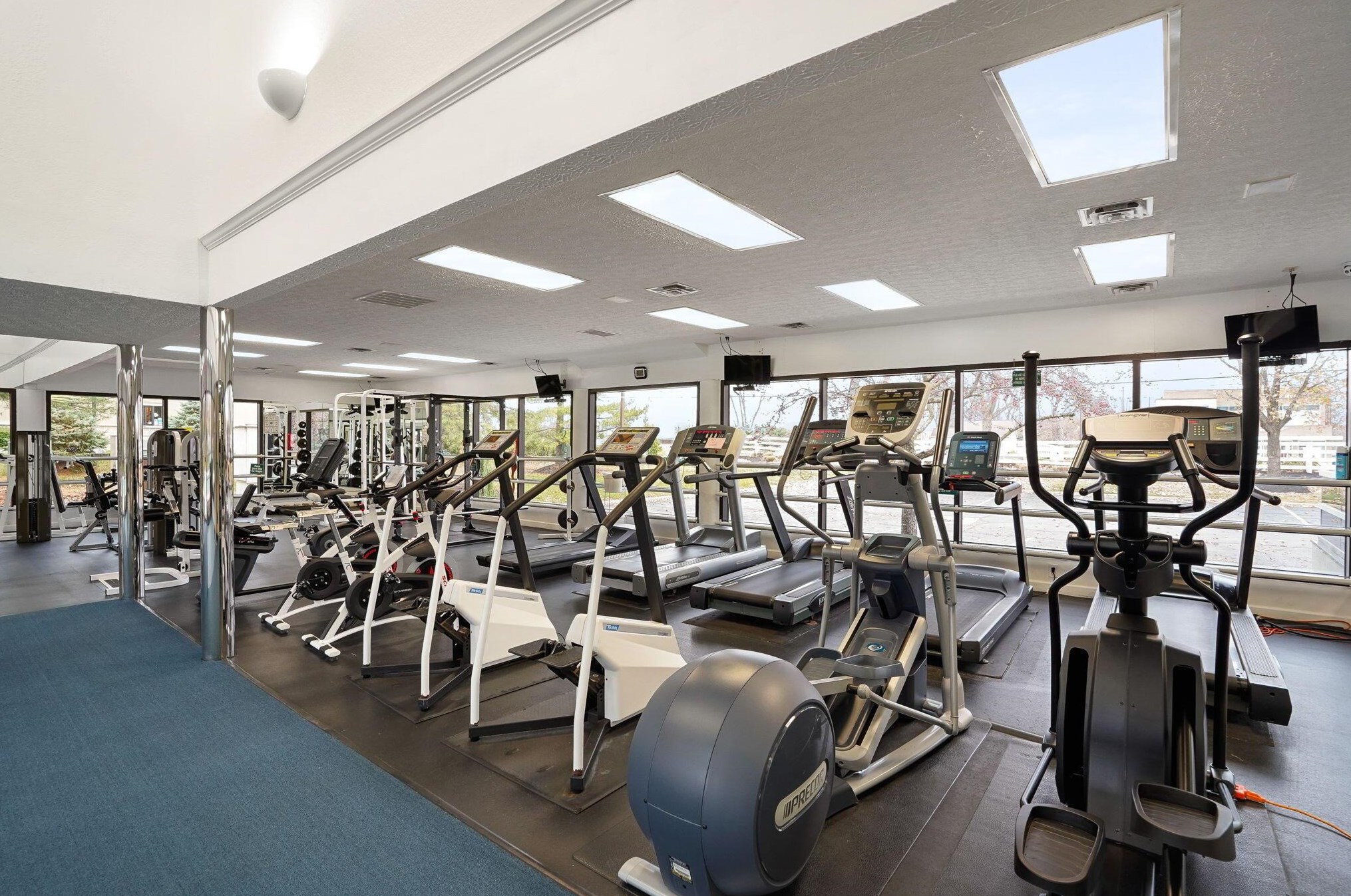 4044 Parkcove Dr, Columbus OH 43230-9824 exterior