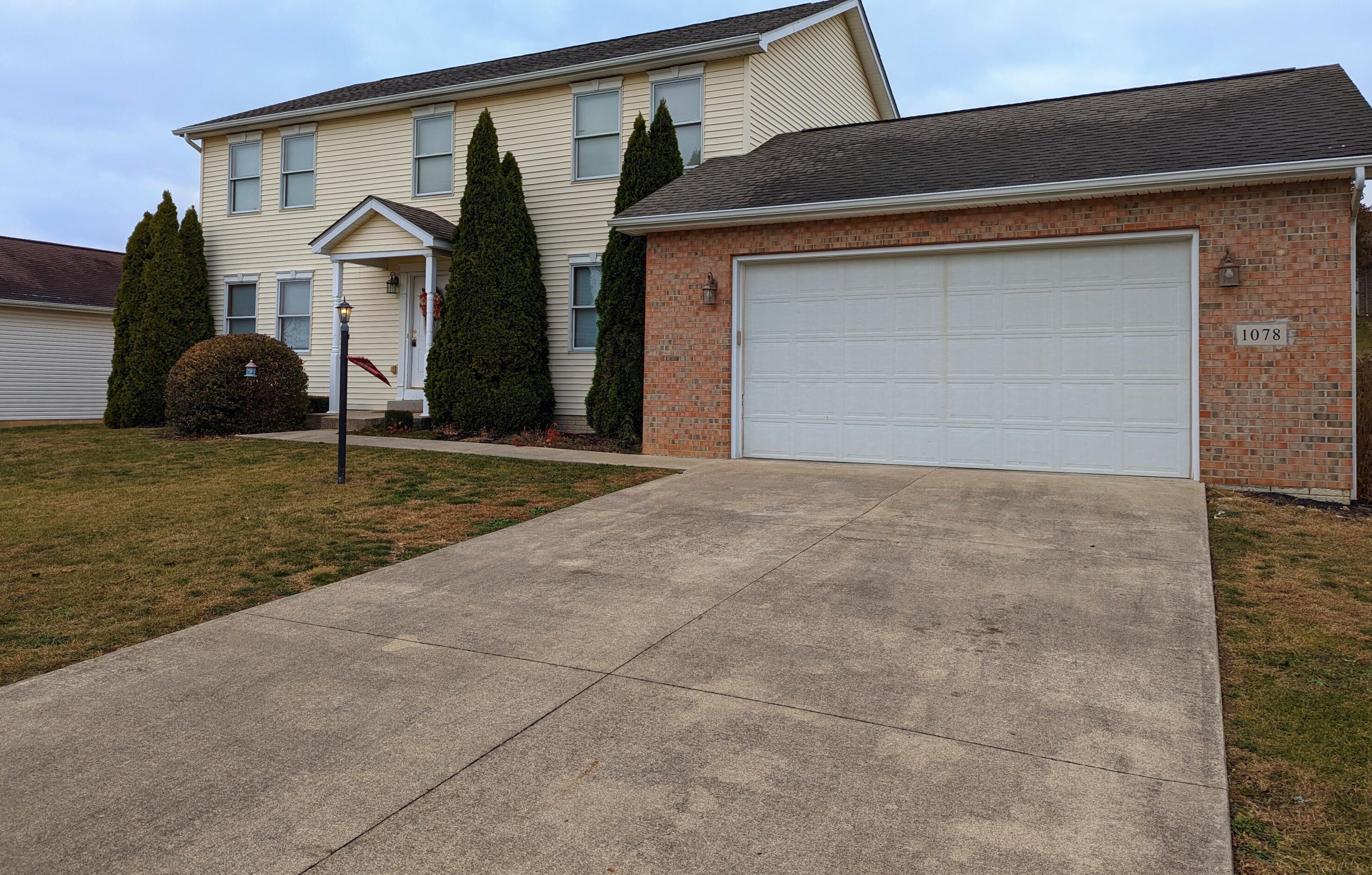 1078 Ridge Dr, Circleville OH  43113-9074 exterior