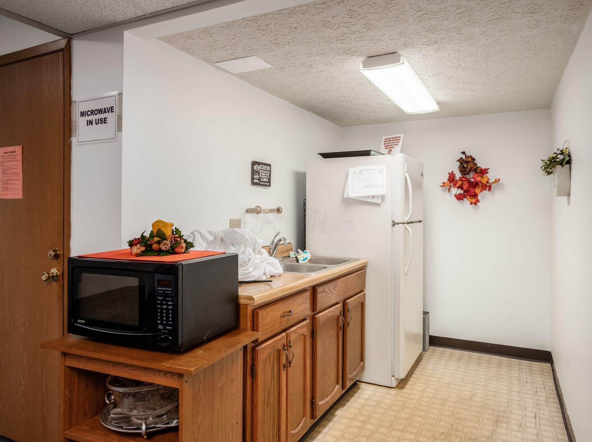 3967 Karl Rd, Columbus OH 43224-6102 exterior