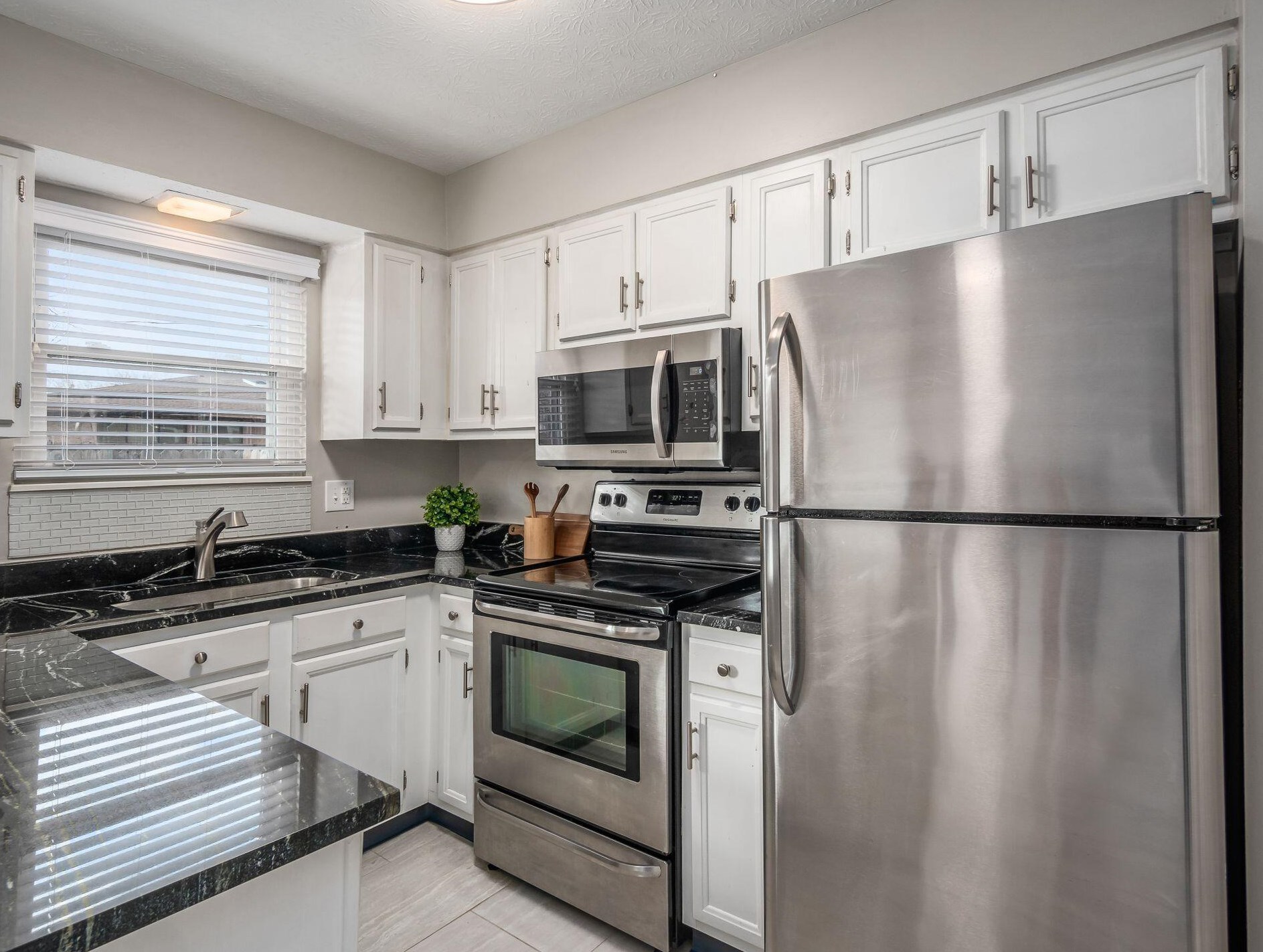 3503 Sunset Dr, Columbus OH 43221-1715 exterior