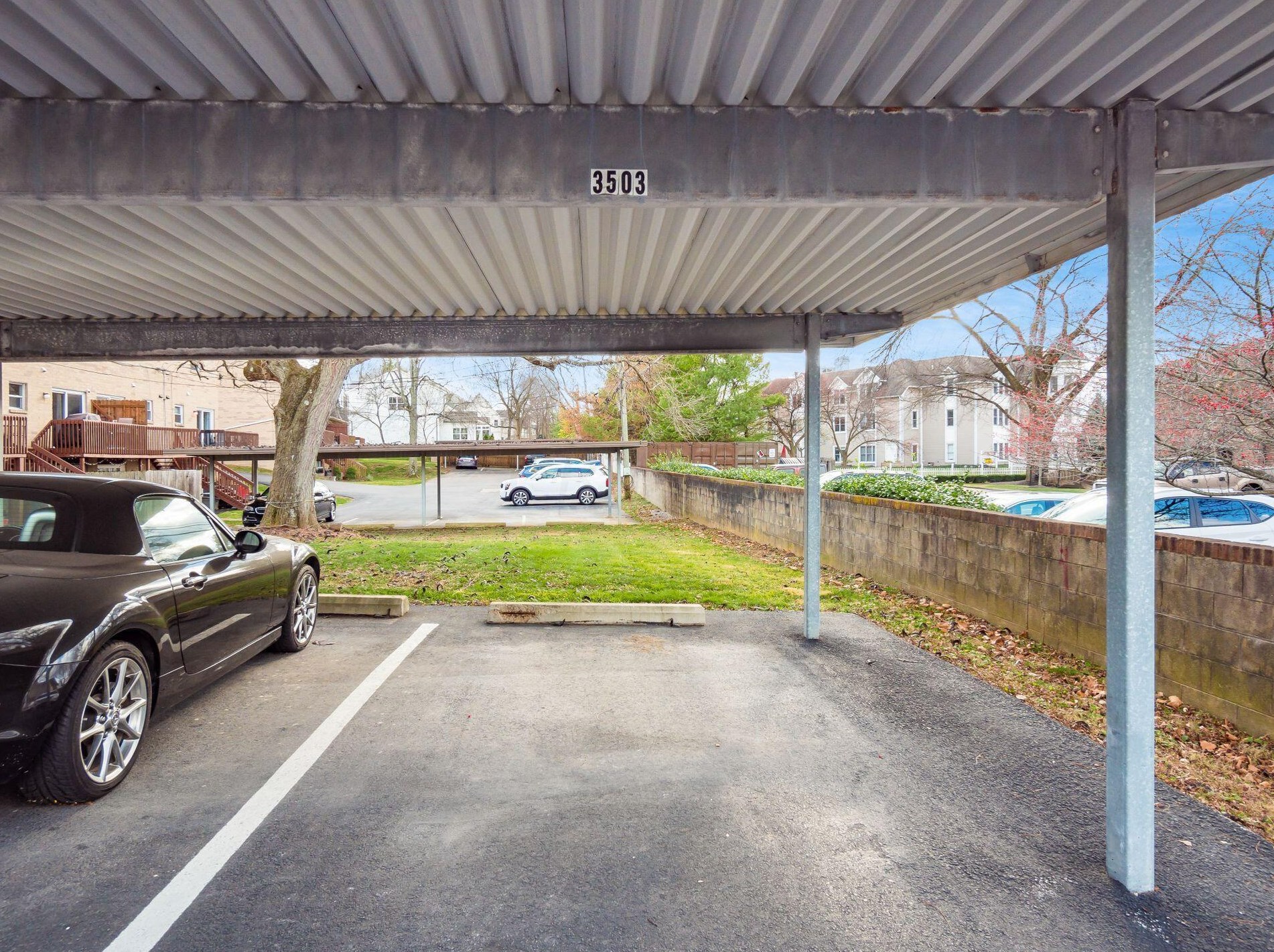 3503 Sunset Dr, Columbus OH 43221-1715 exterior