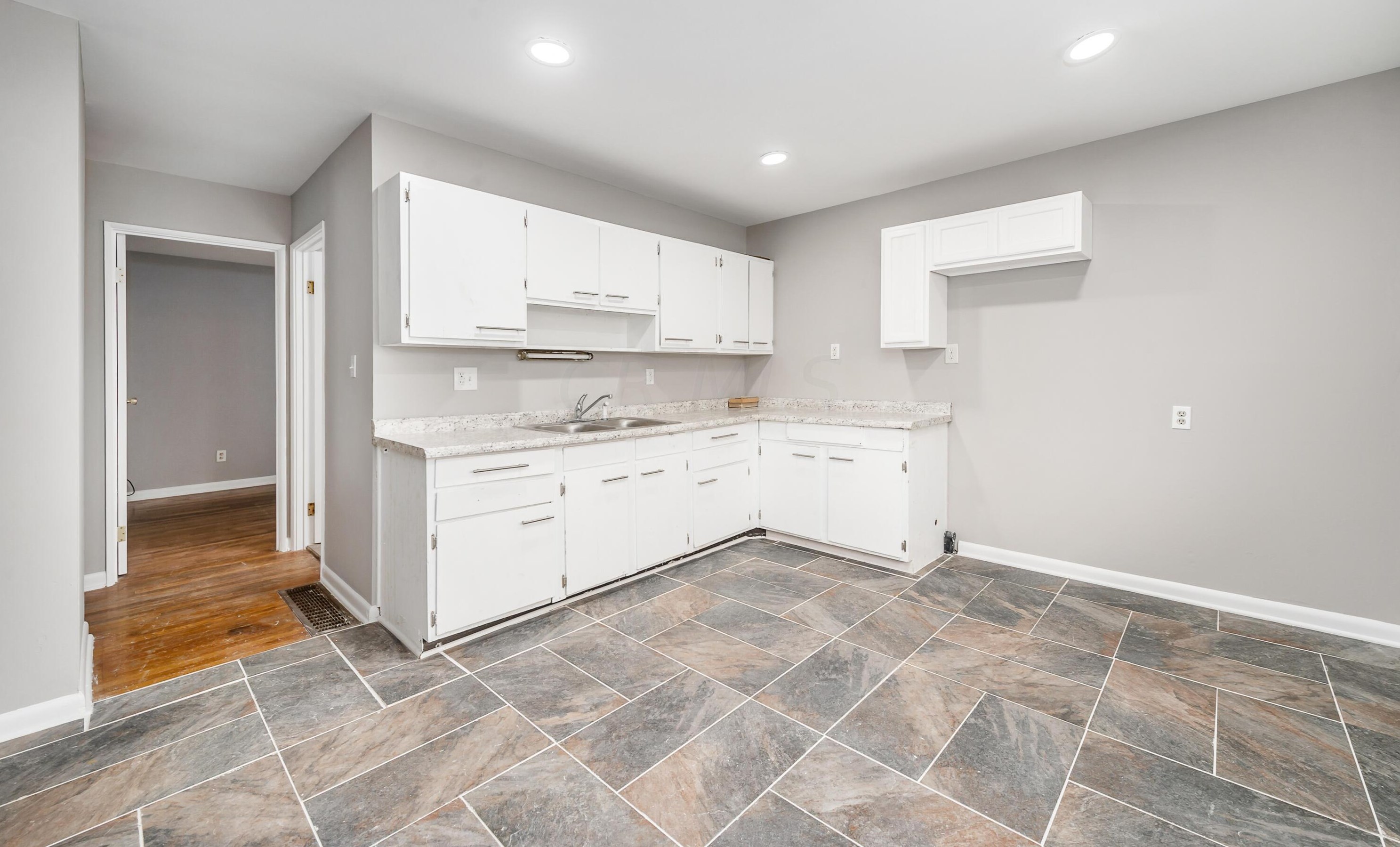 1866 Pannell Ave, Columbus OH 43207-1654 exterior