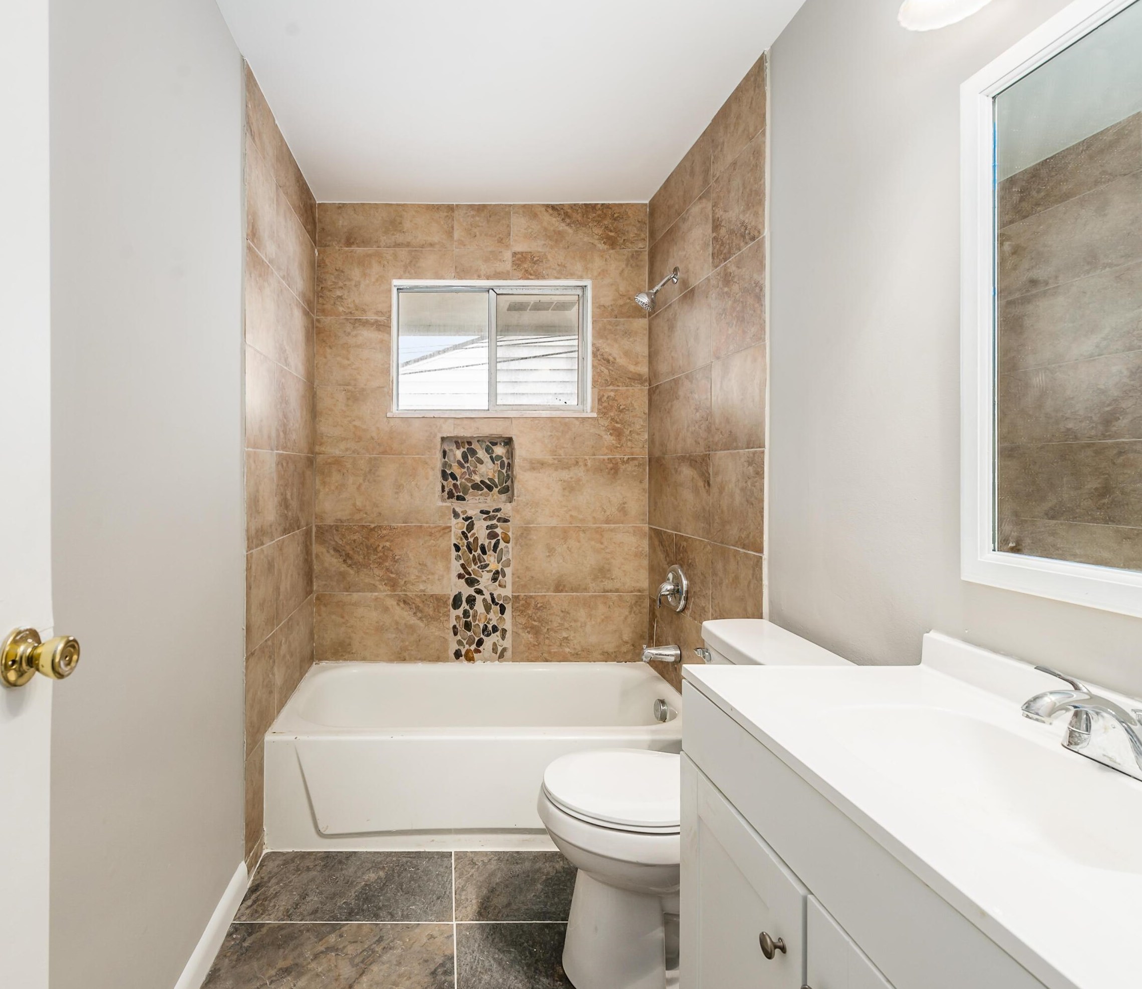 1866 Pannell Ave, Columbus OH 43207-1654 exterior