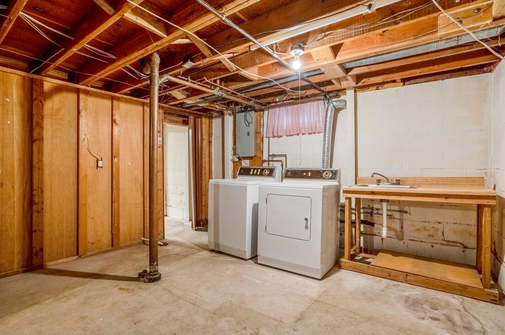 1835 Stetson Rd, Columbus OH 43232-2837 exterior