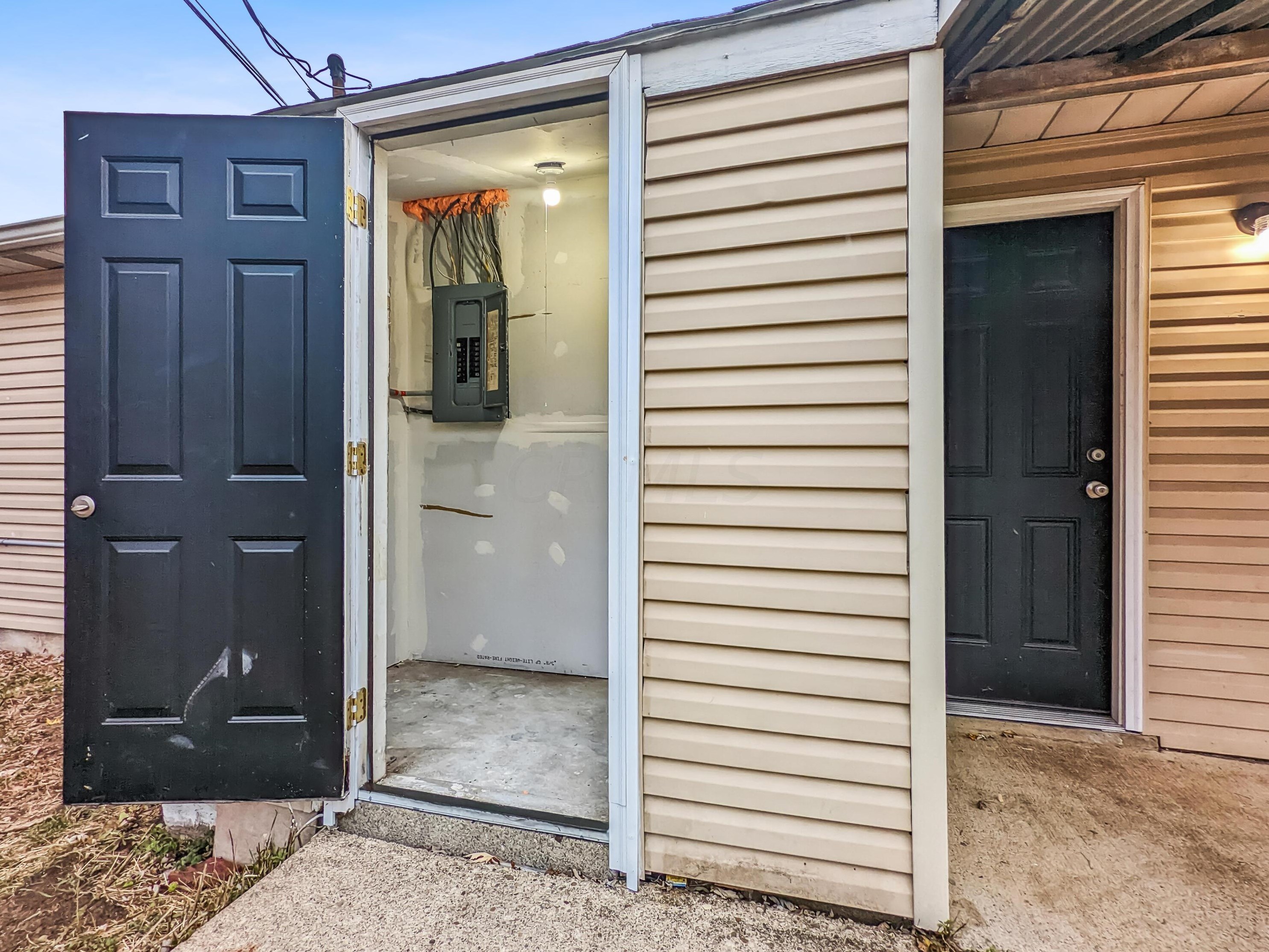 1639 Burley Dr, Columbus OH  43207-2705 exterior