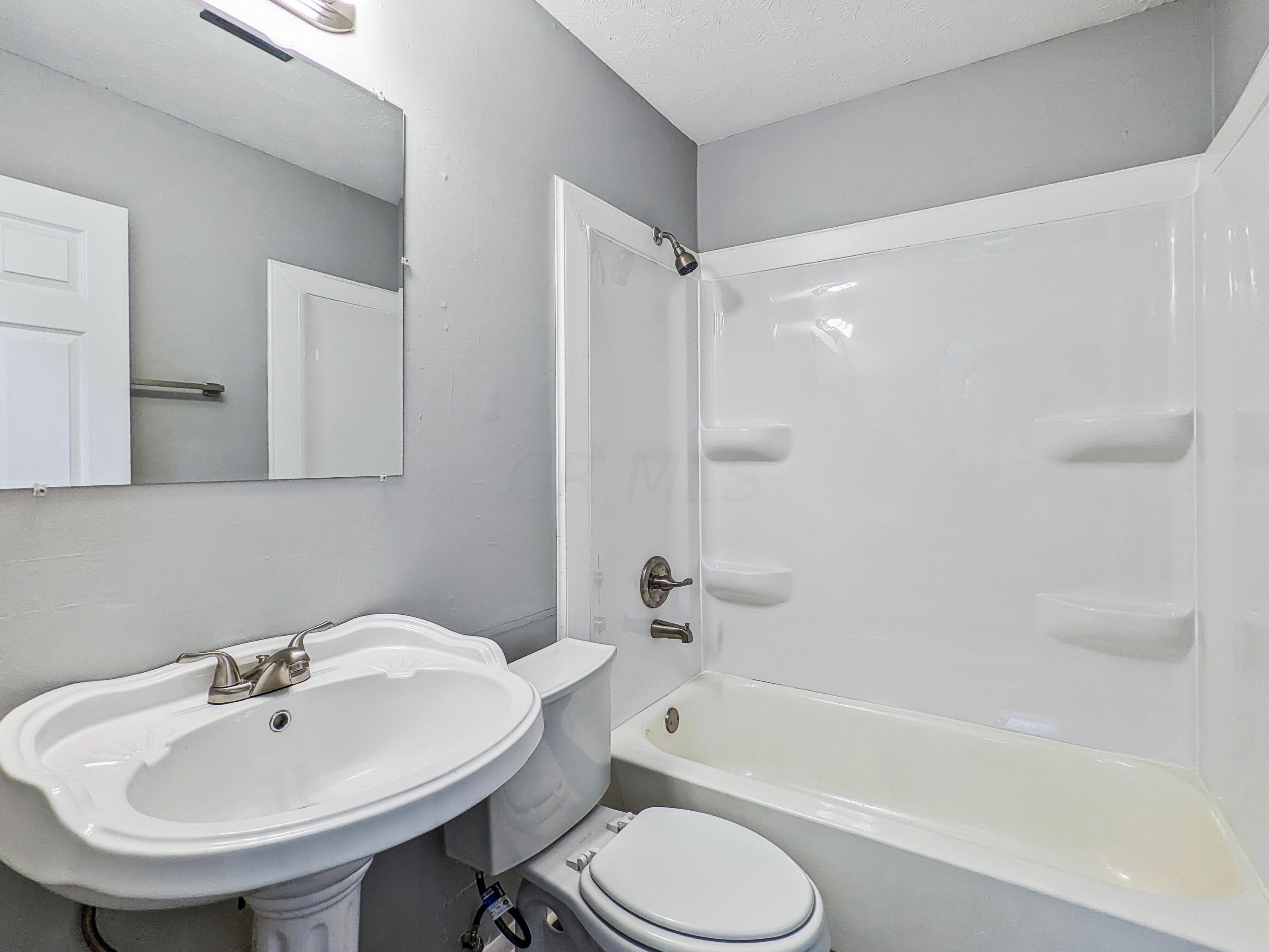 1639 Burley Dr, Columbus OH  43207-2705 exterior