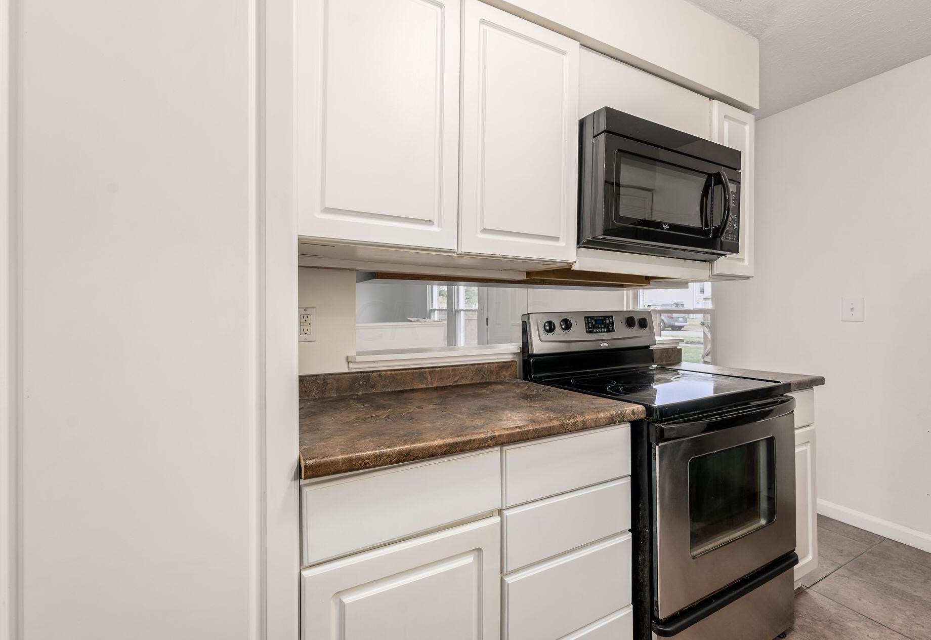 2472 Natchez Dr, Columbus OH 43209-3306 exterior