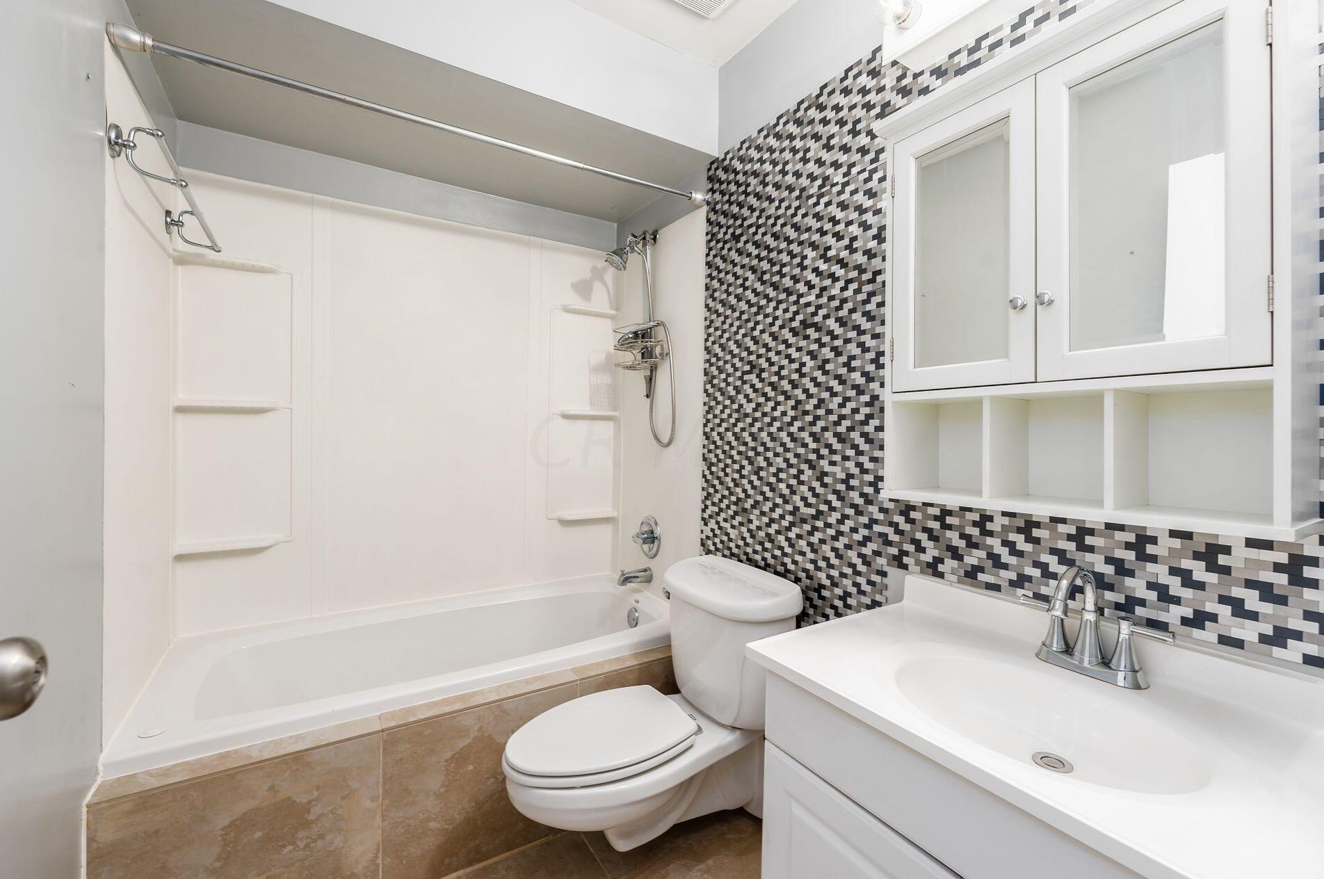 2472 Natchez Dr, Columbus OH 43209-3306 exterior