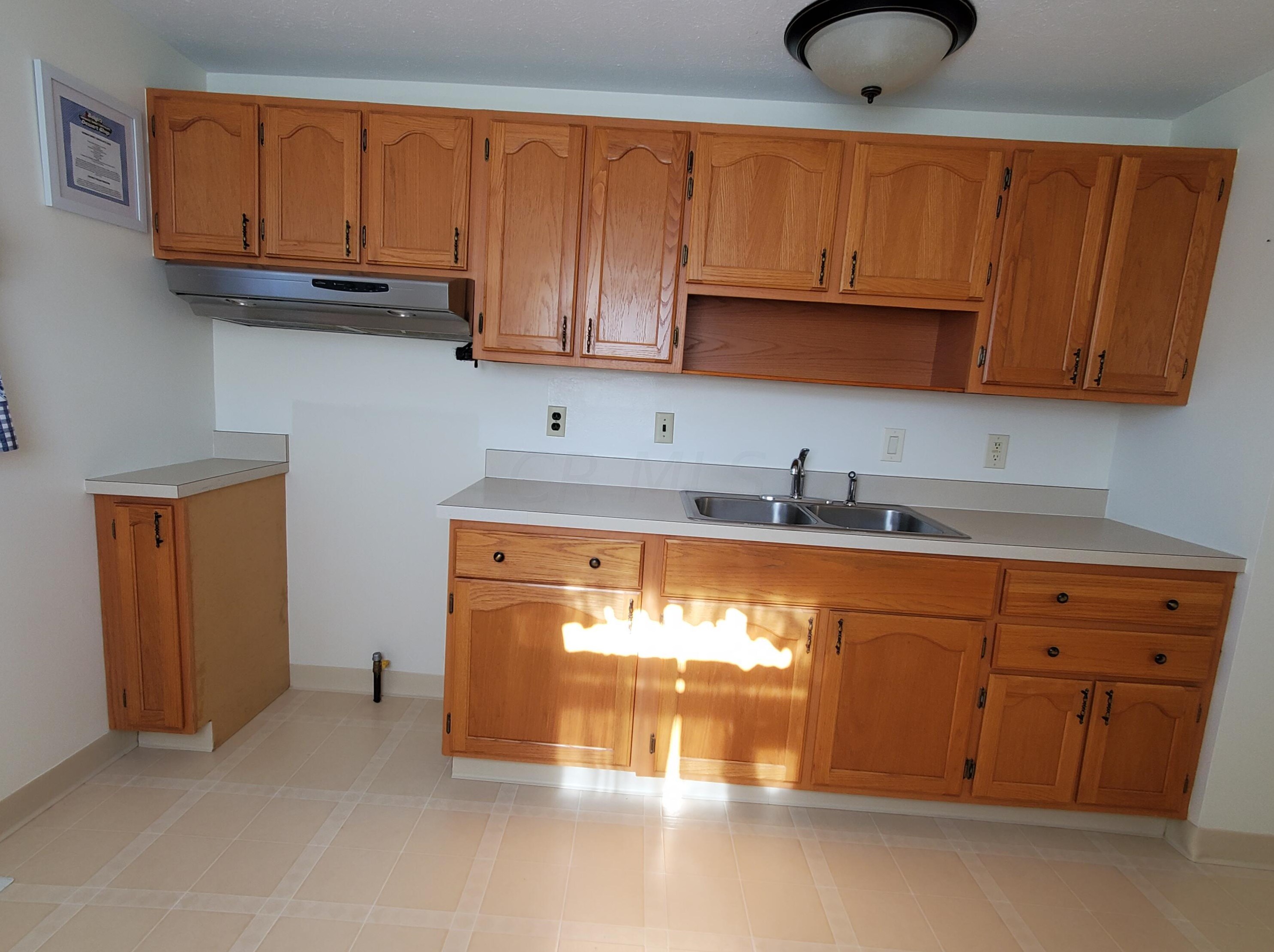 855 Harwood Dr, Columbus OH 43228-2958 exterior