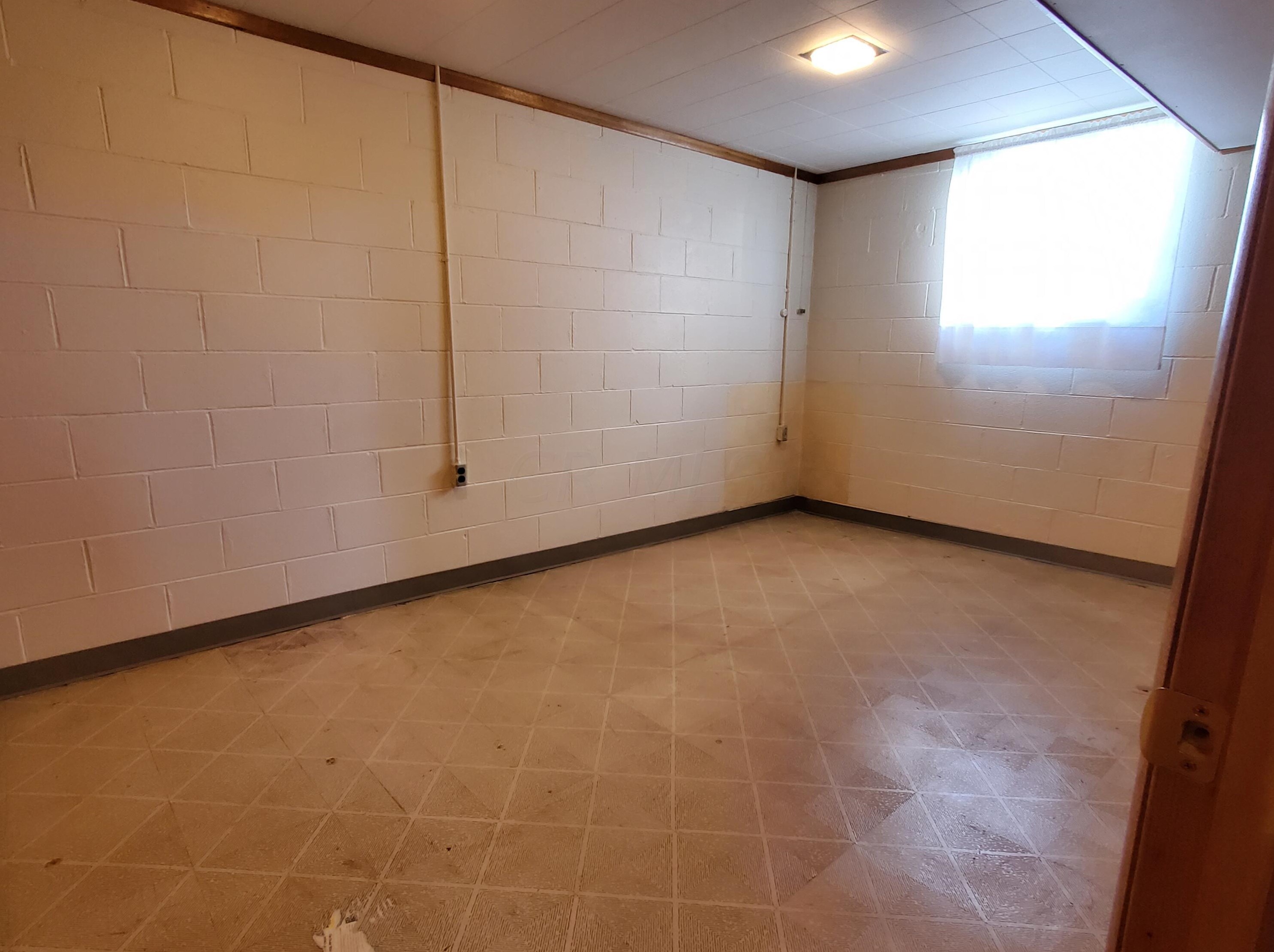 855 Harwood Dr, Columbus OH 43228-2958 exterior