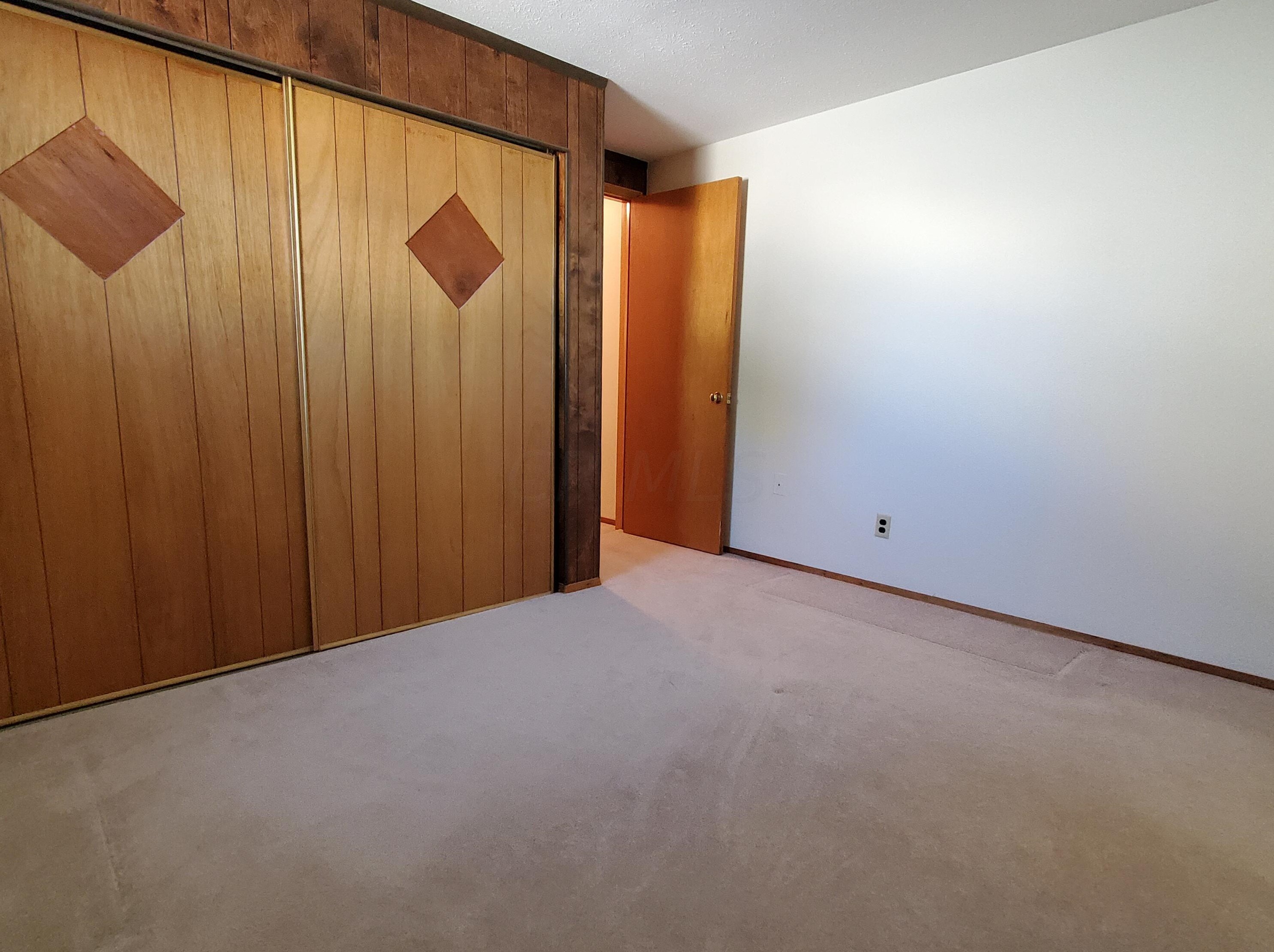 855 Harwood Dr, Columbus OH 43228-2958 exterior